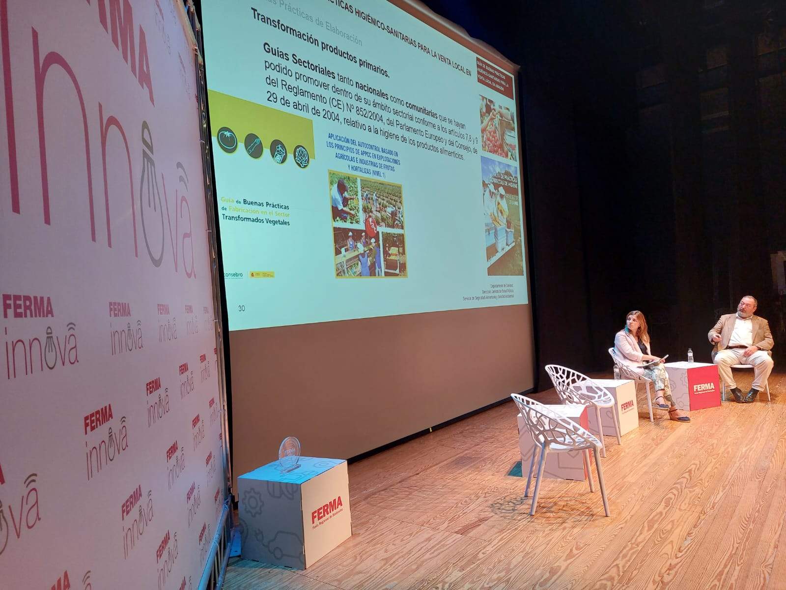 Pilar Abad y Justo Ripalda en la doble conferencia.