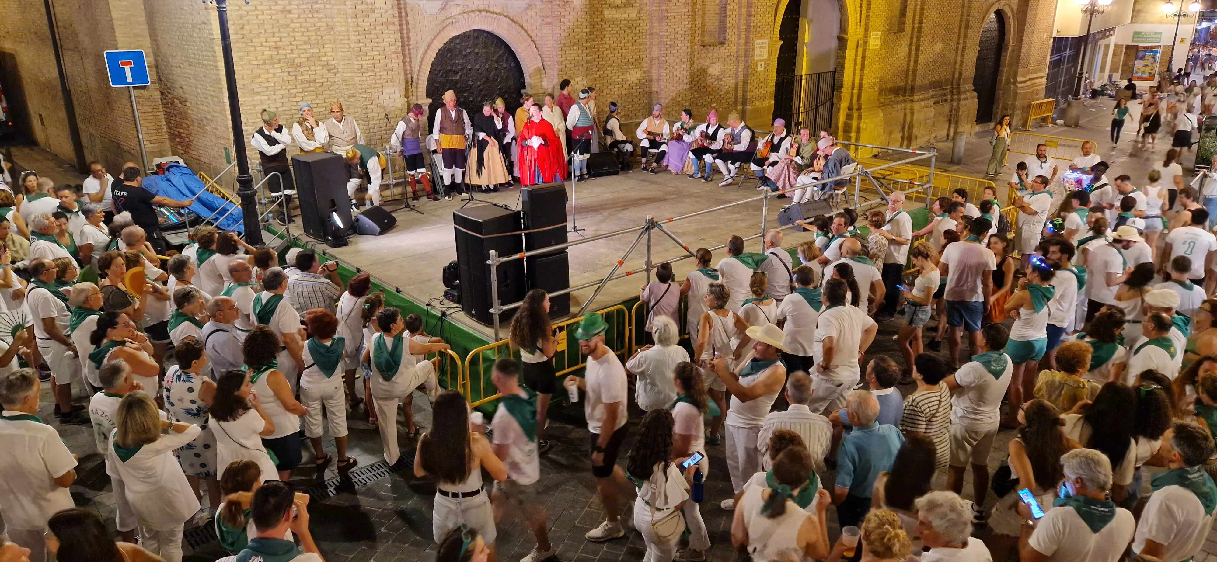 Ronda al Santo. Agrupación Folklórica Santa Cecilia. Foto Myriam Martínez