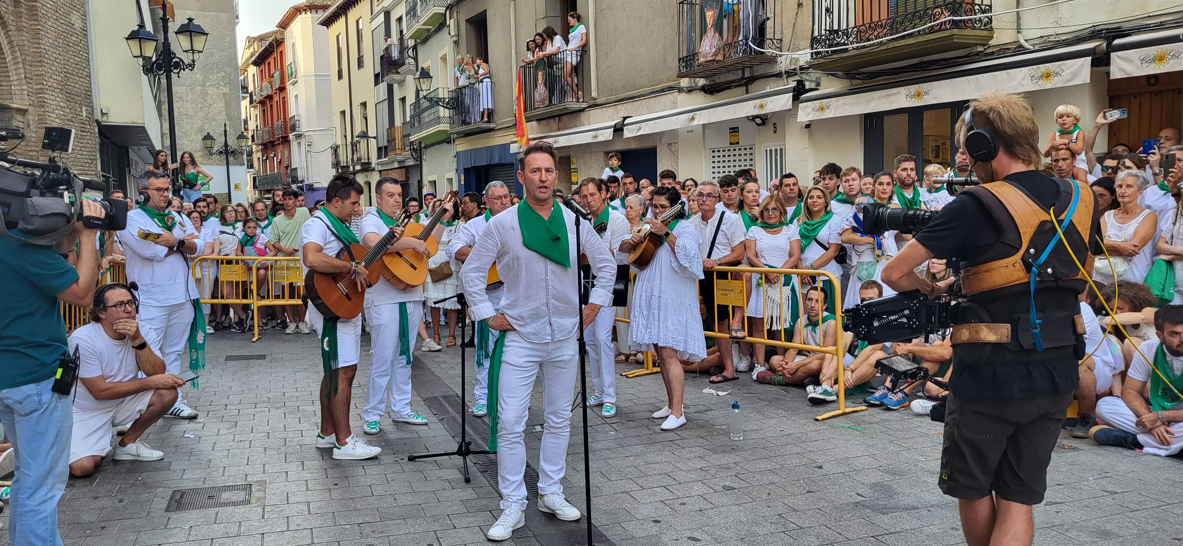 Roberto Ciria dedica una jota a San Lorenzo. Foto: Mercedes Manterola