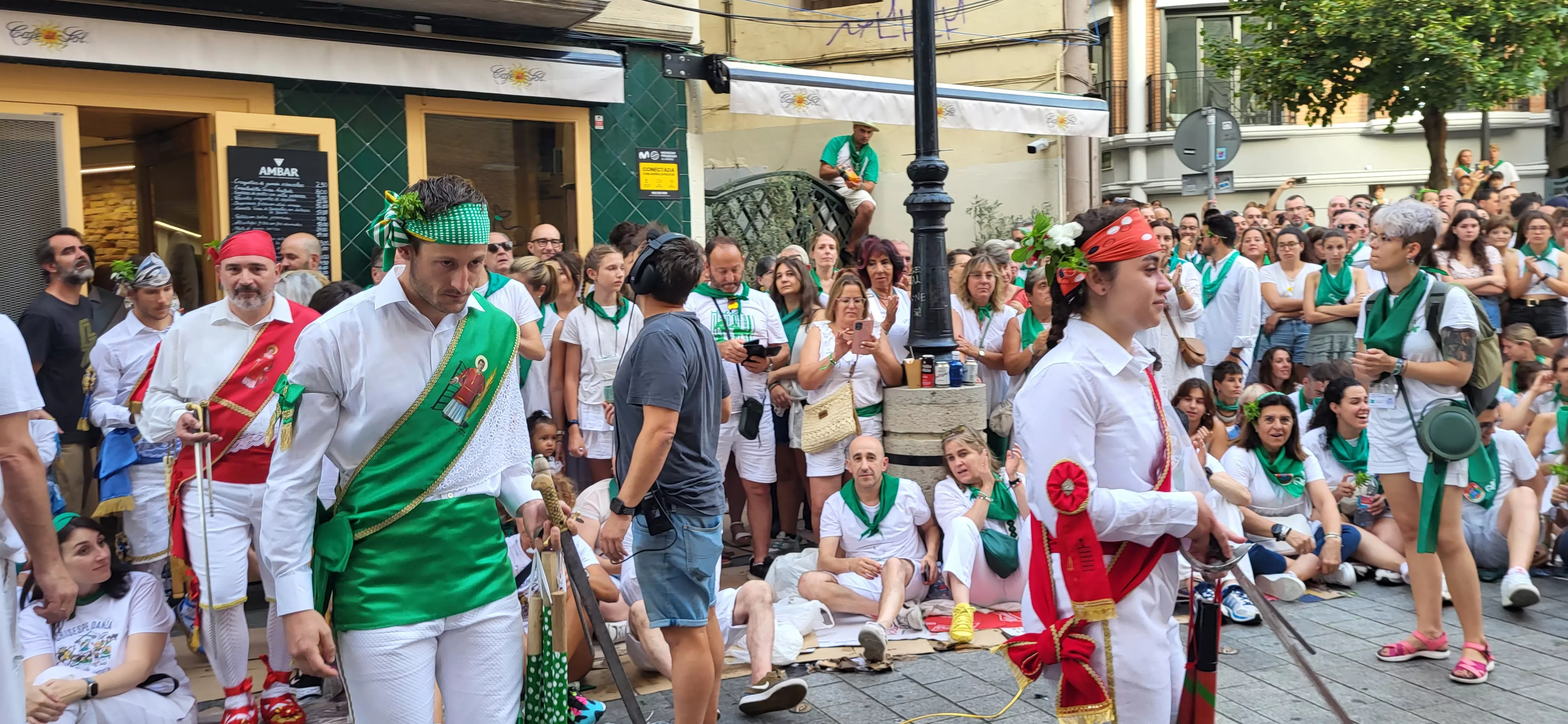 Primer baile de los Danzantes ante la basílica de San Lorenzo en 2023. Foto: Mercedes Manterola