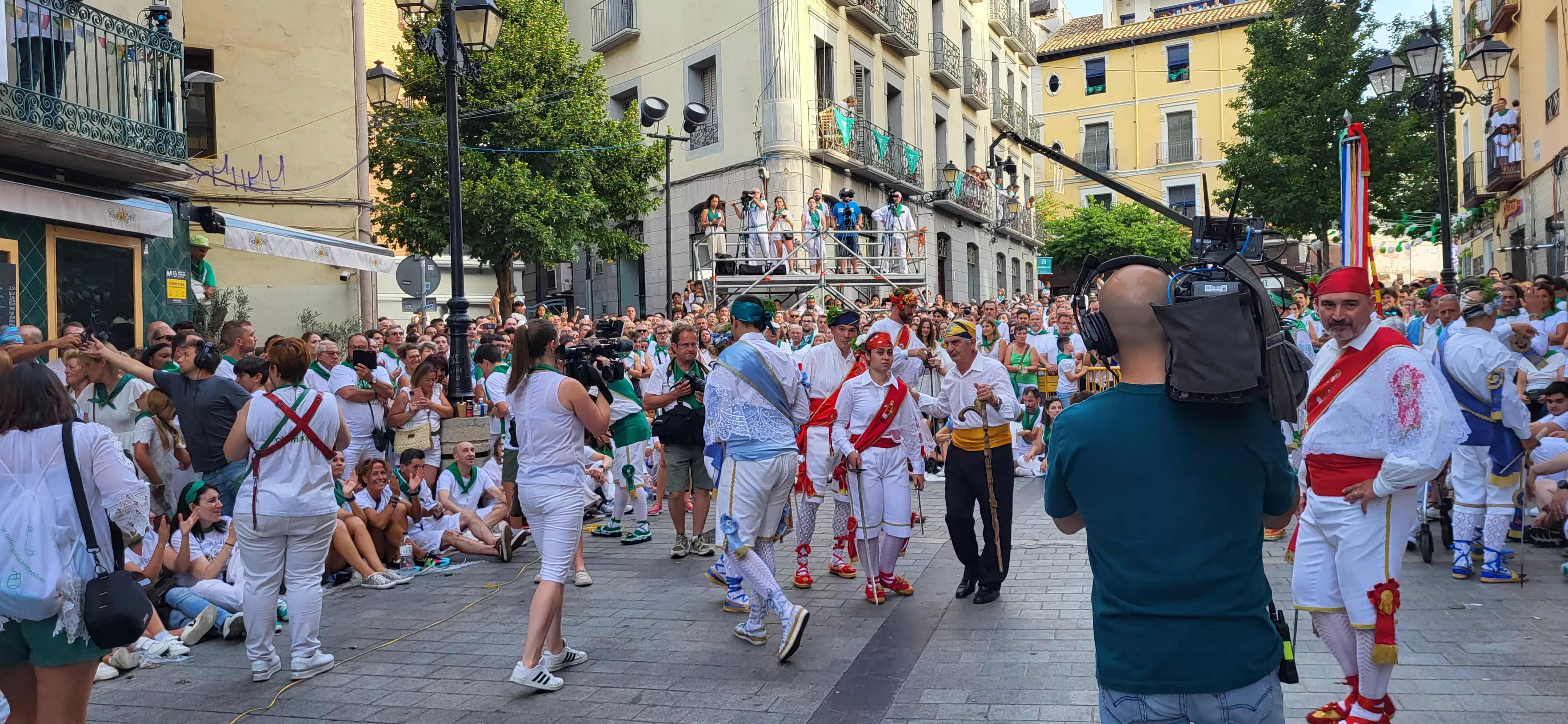 Primer baile de los Danzantes ante la basílica de San Lorenzo en 2023. Foto: Mercedes Manterola