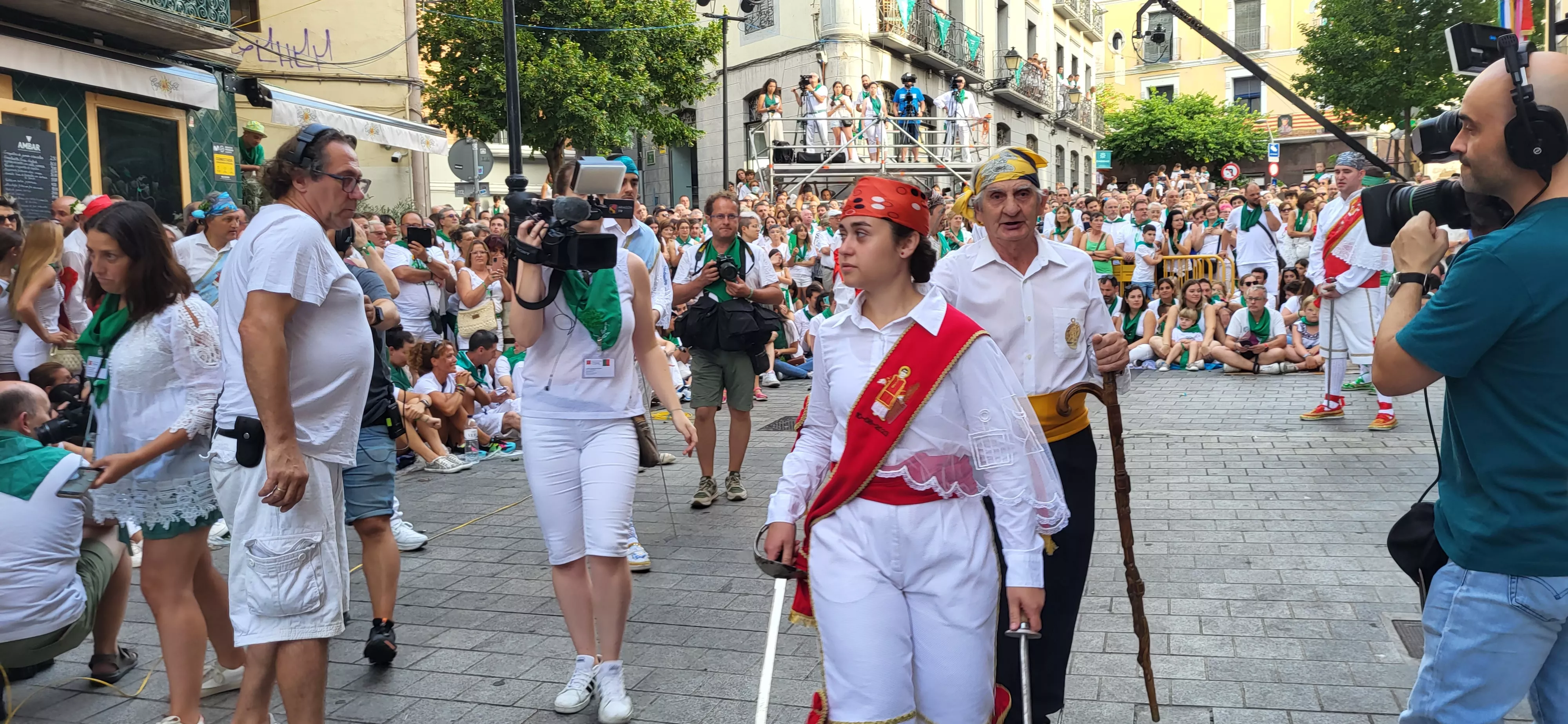 Primer baile de los Danzantes ante la basílica de San Lorenzo en 2023. Foto: Mercedes Manterola