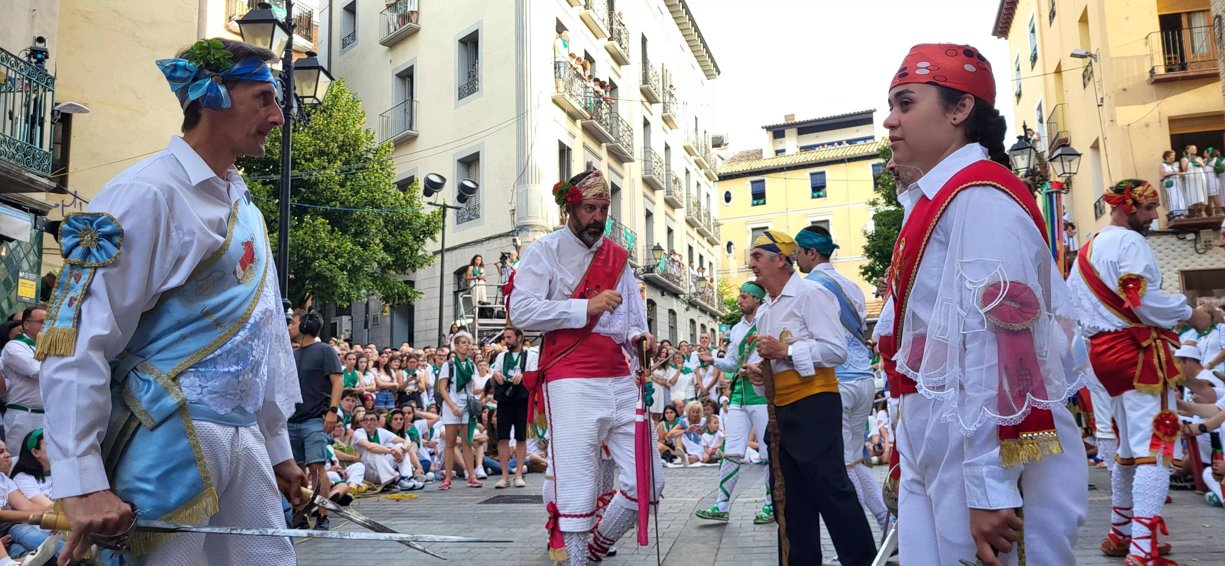Primer baile de los Danzantes ante la basílica de San Lorenzo en 2023. Foto: Mercedes Manterola