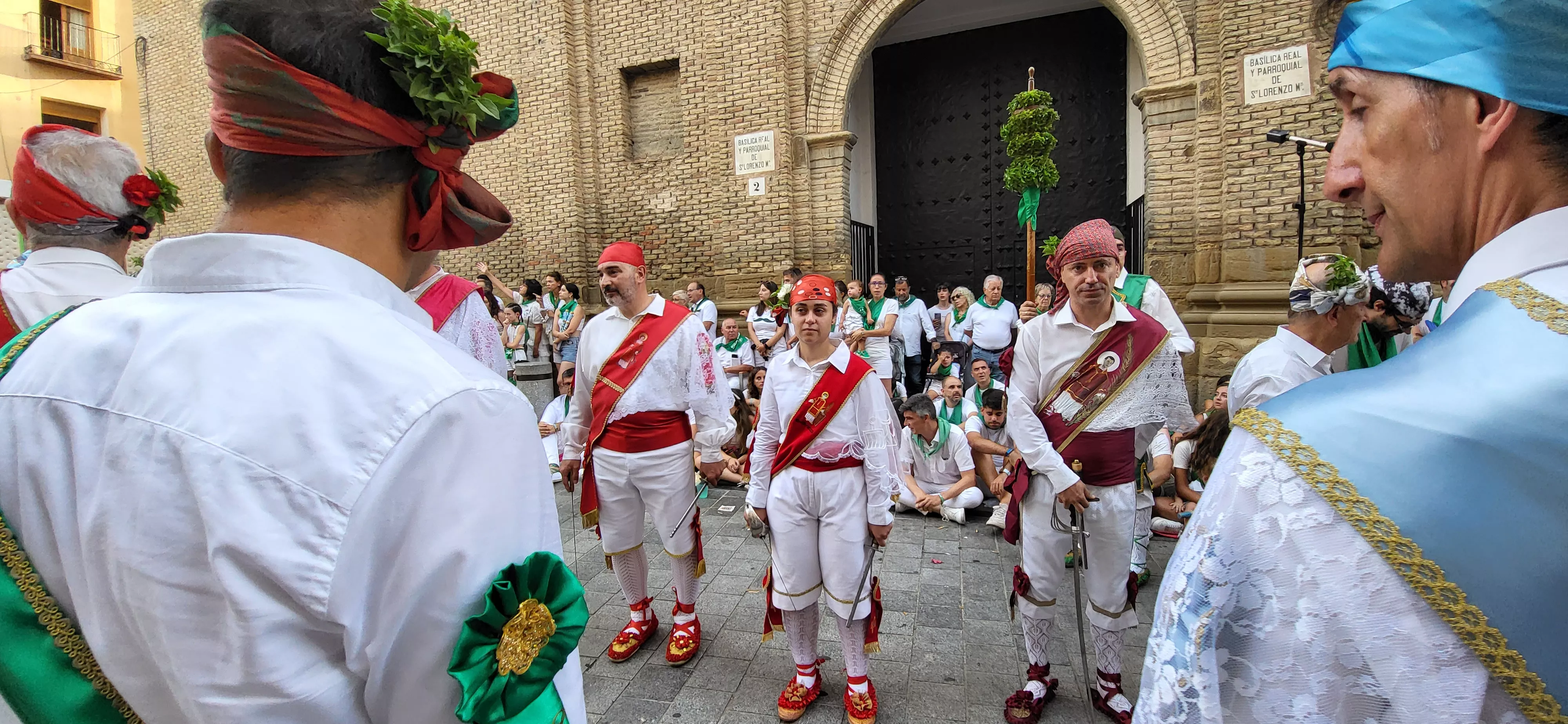 Primer baile de los Danzantes ante la basílica de San Lorenzo en 2023. Foto: Mercedes Manterola