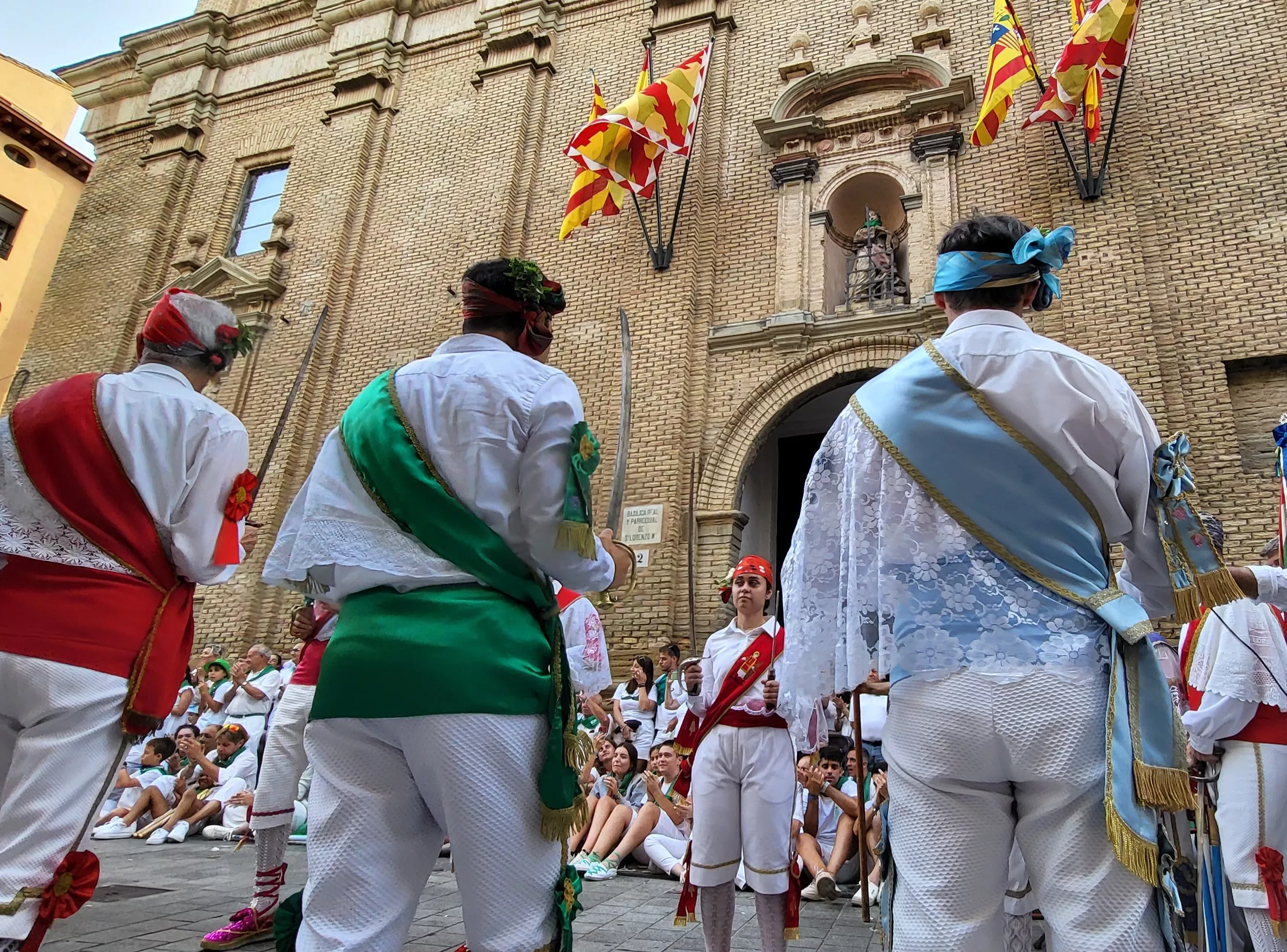 Primer baile de los Danzantes ante la basílica de San Lorenzo en 2023. Foto: Mercedes Manterola