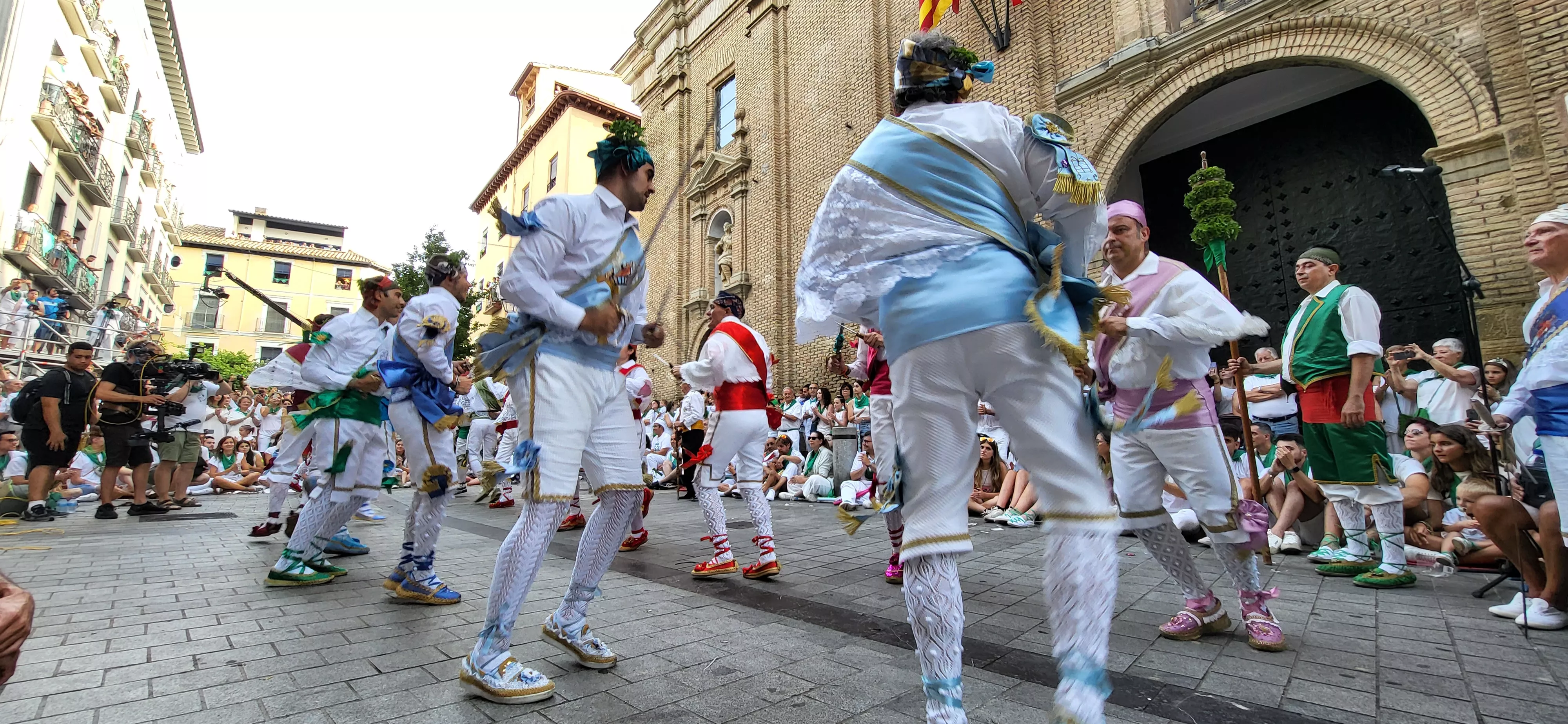 Primer baile de los Danzantes ante la basílica de San Lorenzo en 2023. Foto: Mercedes Manterola