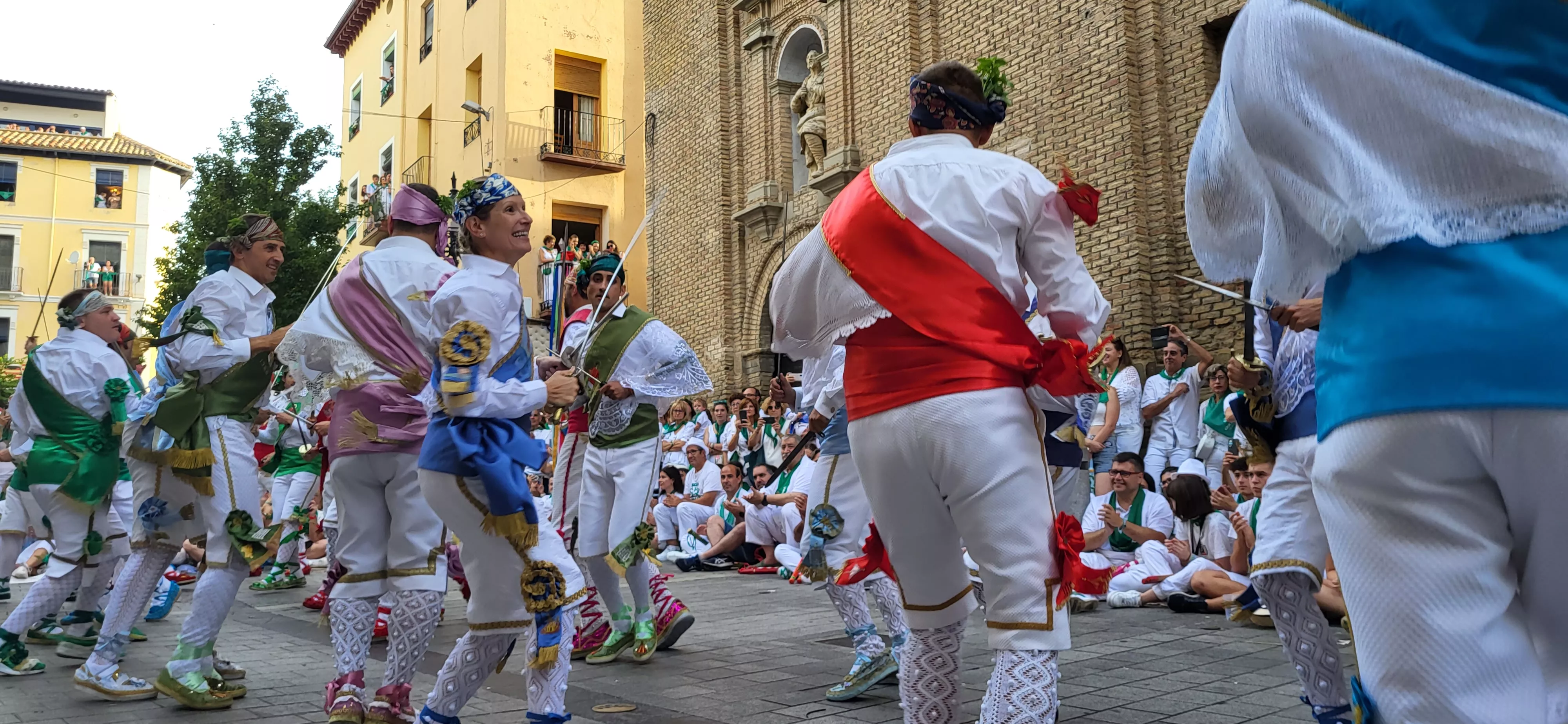 Primer baile de los Danzantes ante la basílica de San Lorenzo en 2023. Foto: Mercedes Manterola