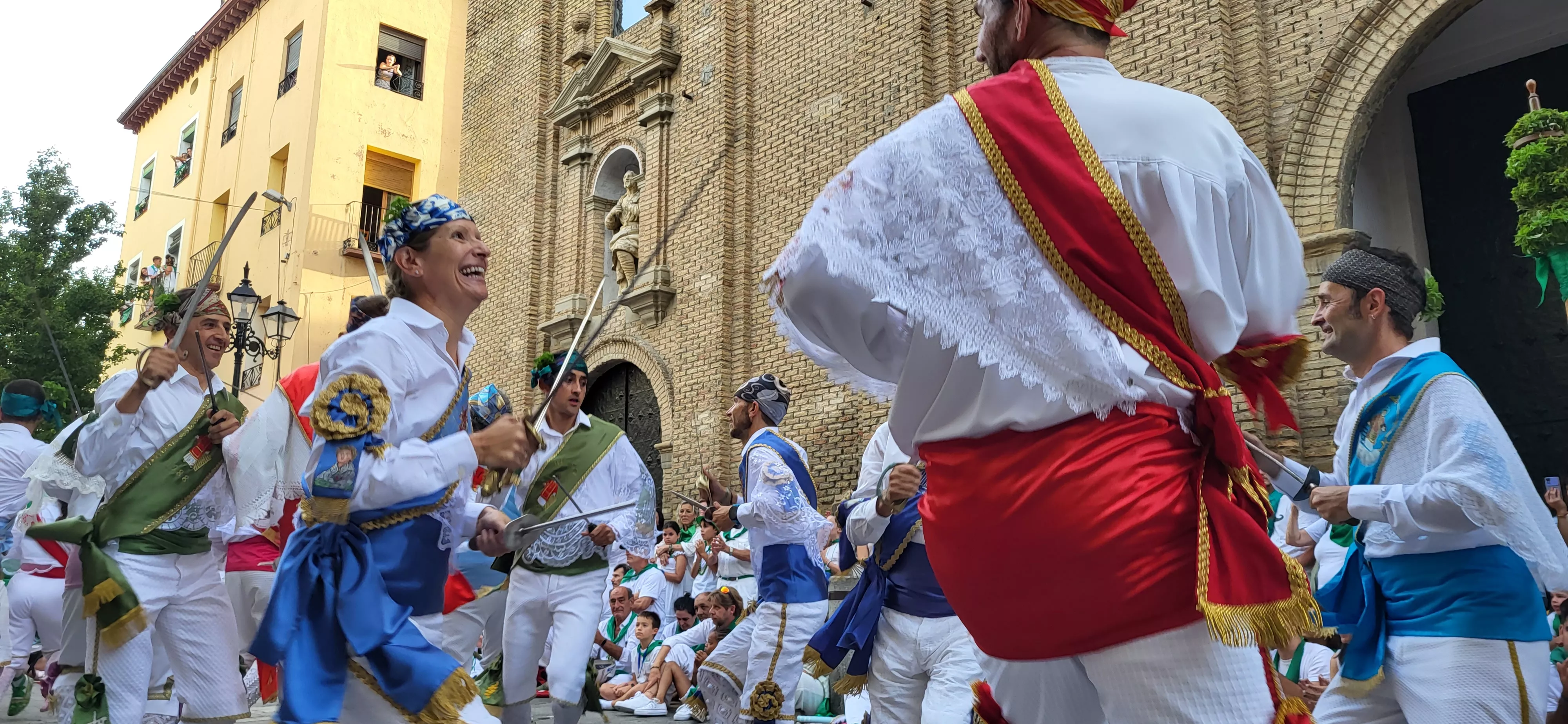 Primer baile de los Danzantes ante la basílica de San Lorenzo en 2023. Foto: Mercedes Manterola