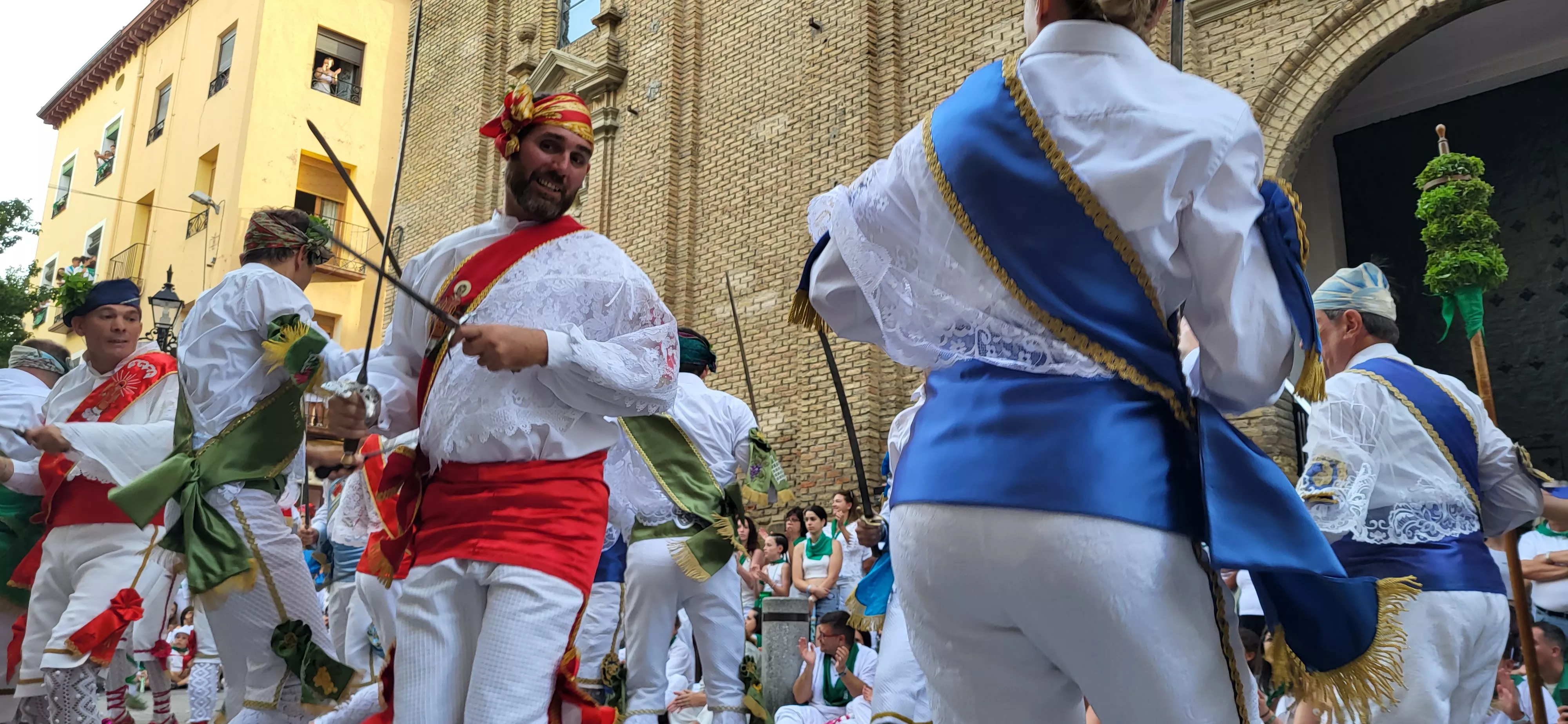 Primer baile de los Danzantes ante la basílica de San Lorenzo en 2023. Foto: Mercedes Manterola