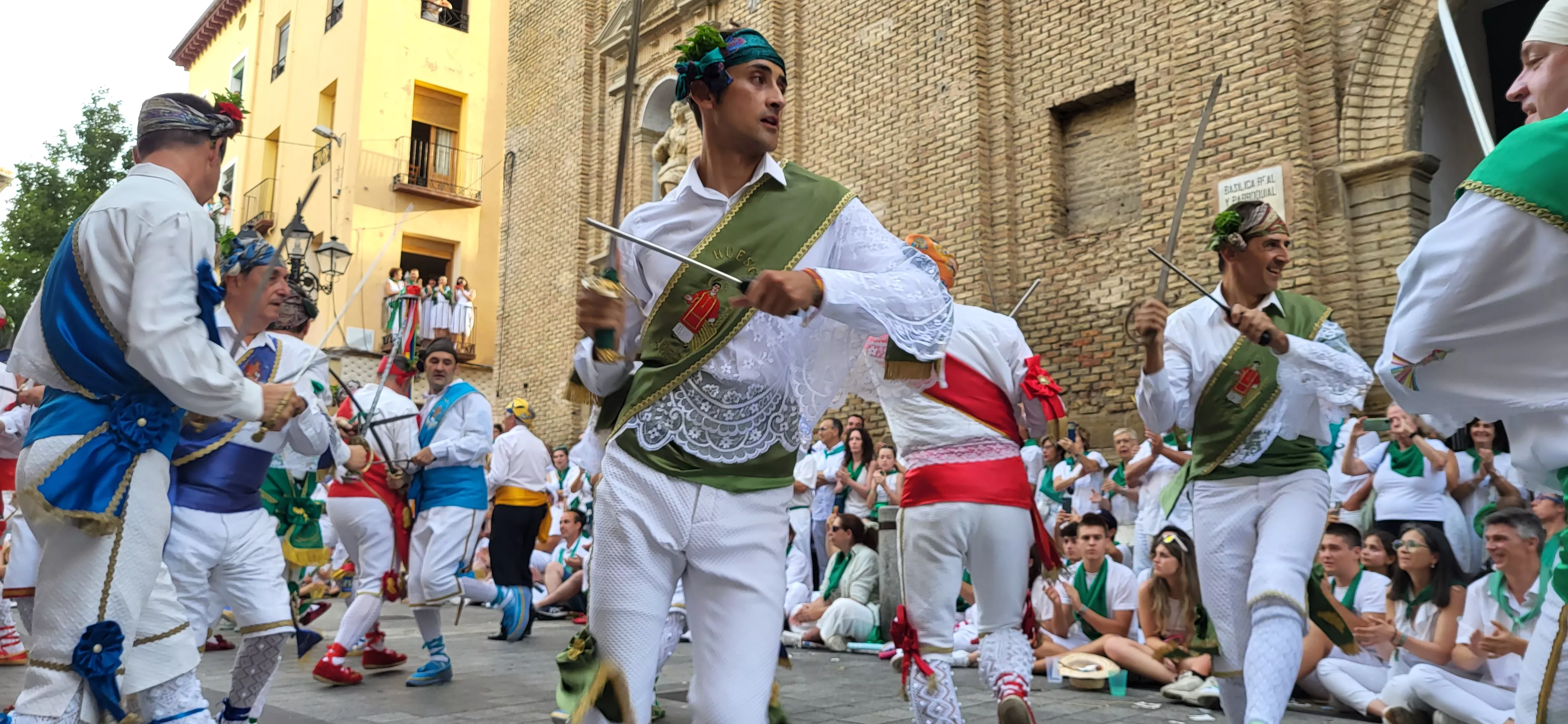 Primer baile de los Danzantes ante la basílica de San Lorenzo en 2023. Foto: Mercedes Manterola