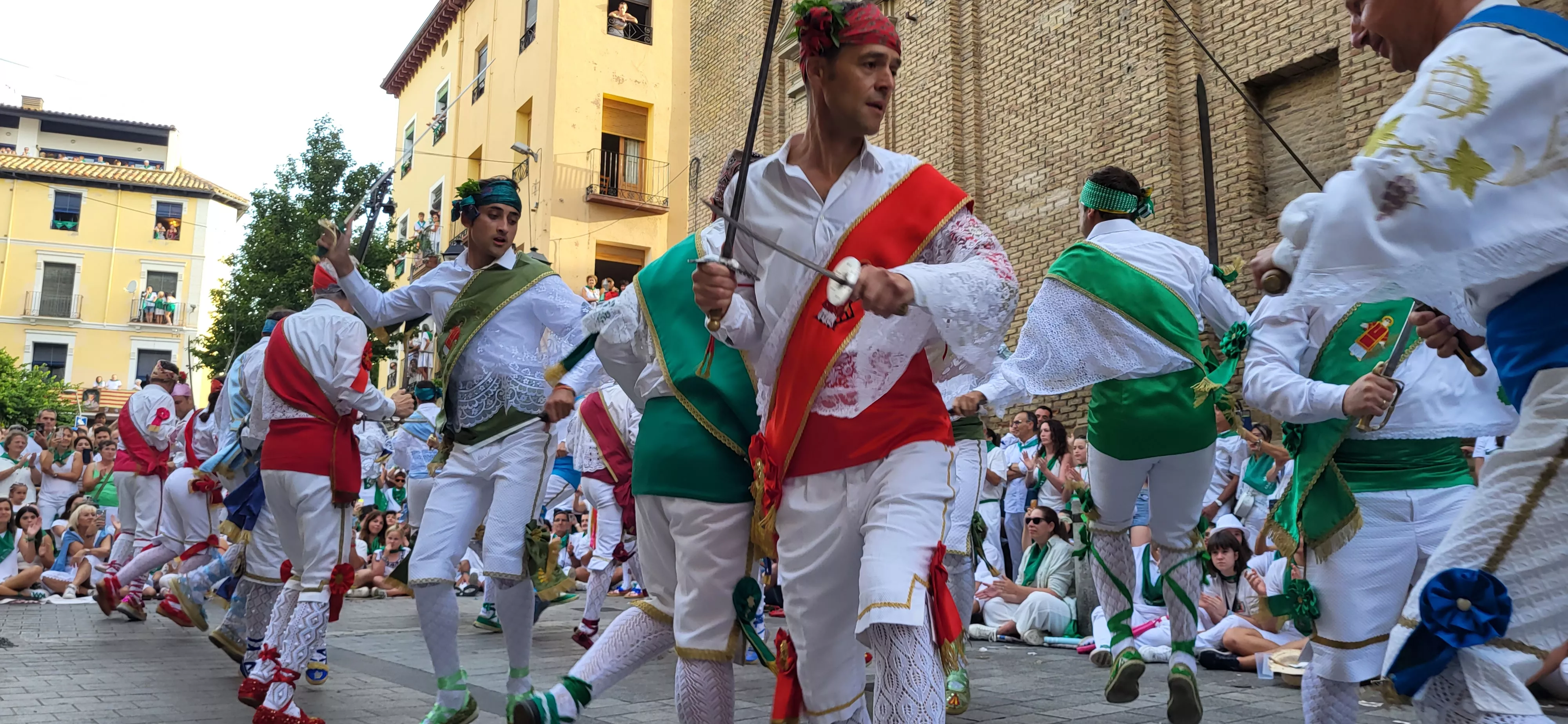 Primer baile de los Danzantes ante la basílica de San Lorenzo en 2023. Foto: Mercedes Manterola