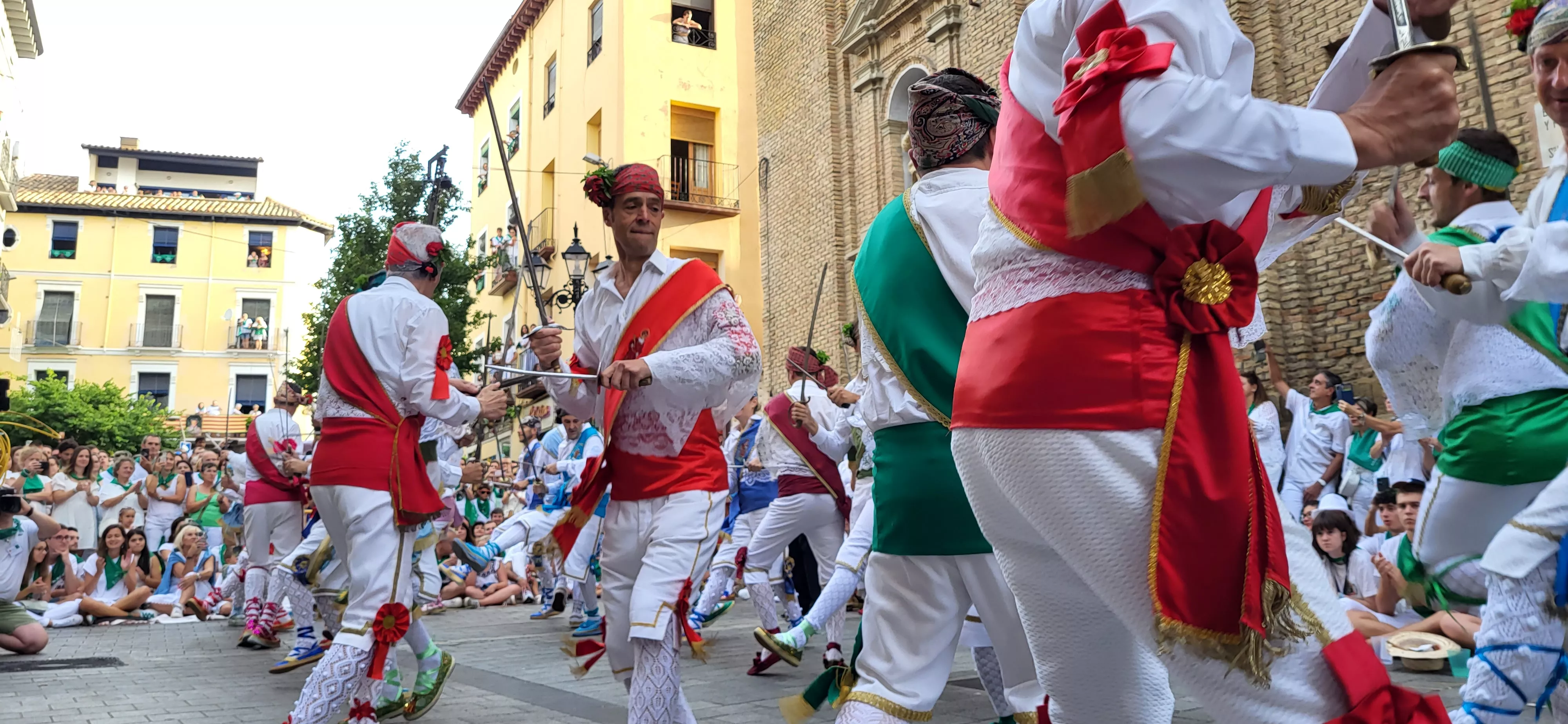 Primer baile de los Danzantes ante la basílica de San Lorenzo en 2023. Foto: Mercedes Manterola