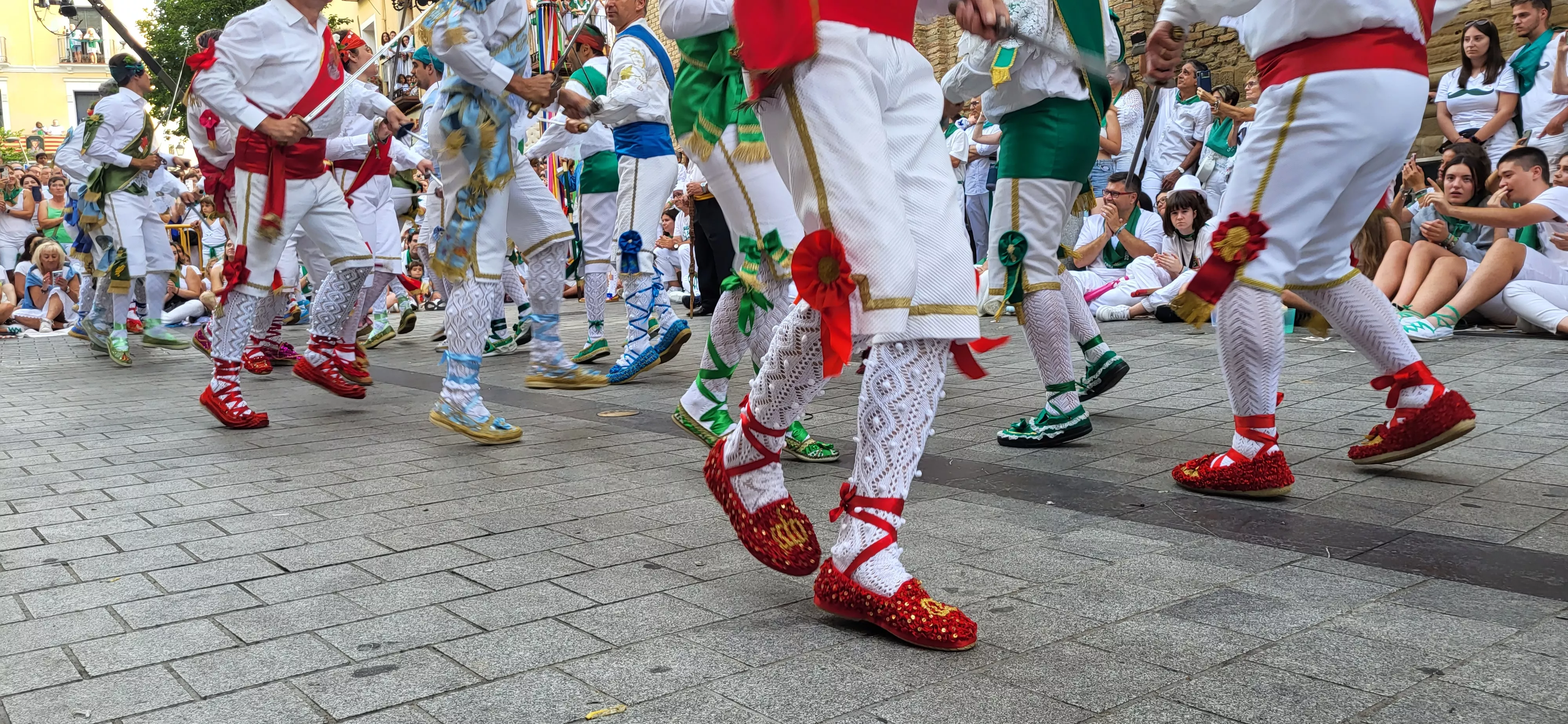 Primer baile de los Danzantes ante la basílica de San Lorenzo en 2023. Foto: Mercedes Manterola