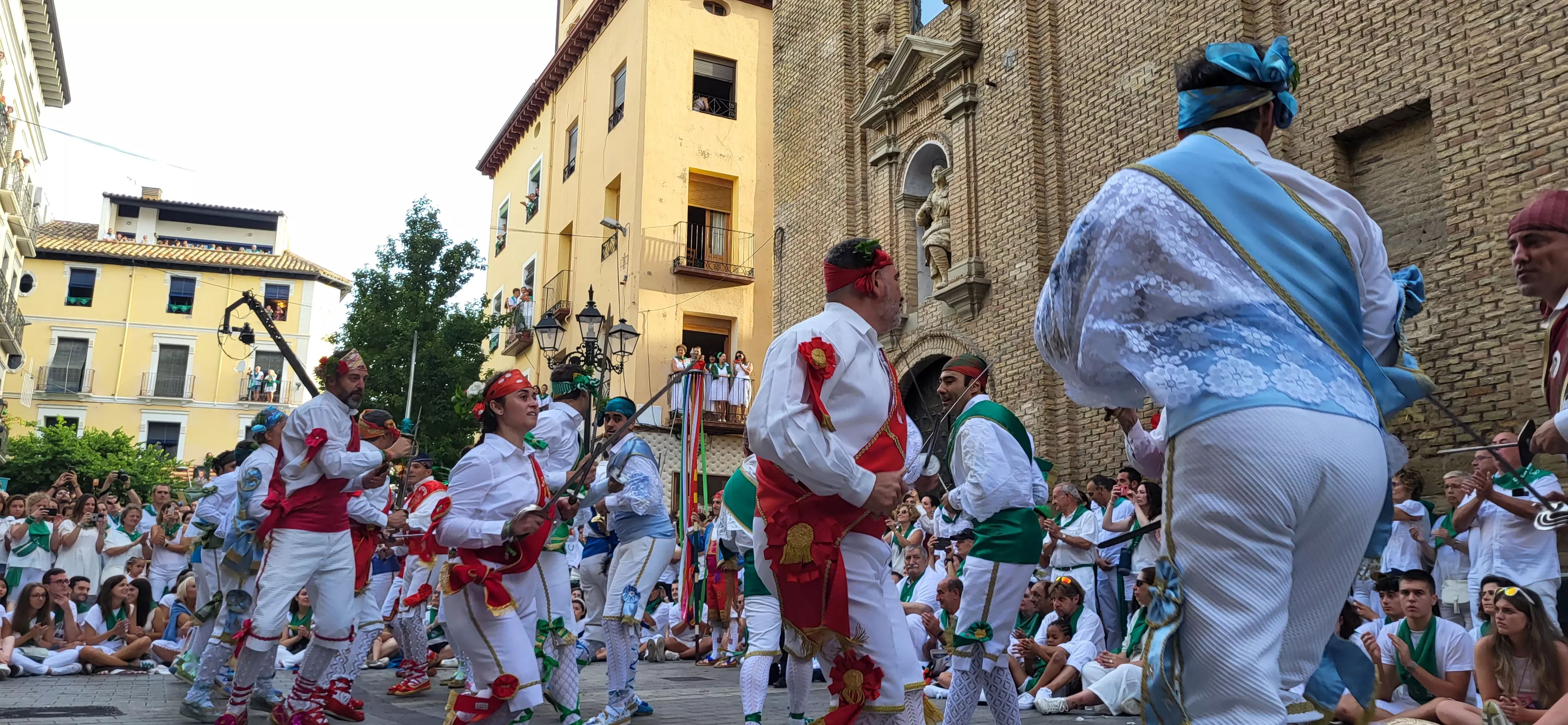 Primer baile de los Danzantes ante la basílica de San Lorenzo en 2023. Foto: Mercedes Manterola