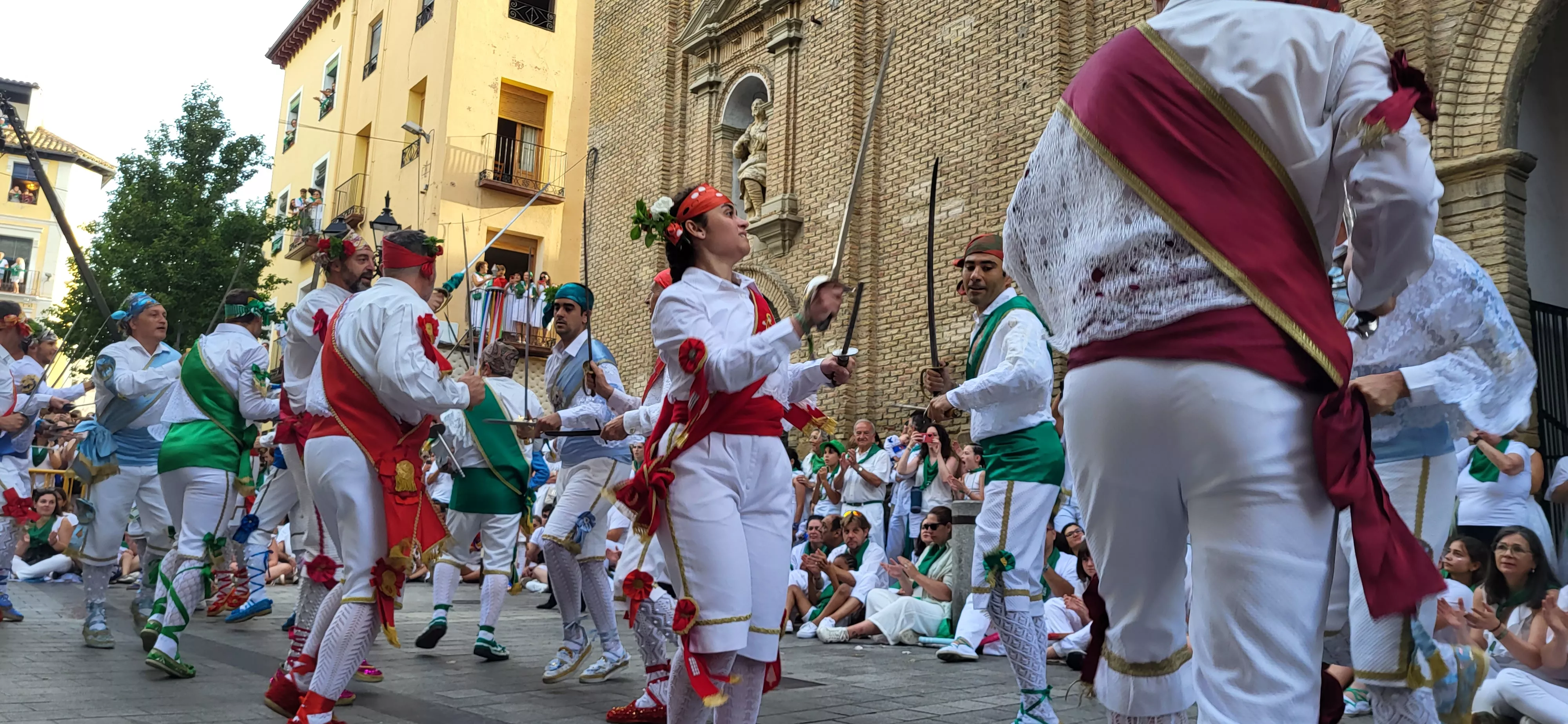 Primer baile de los Danzantes ante la basílica de San Lorenzo en 2023. Foto: Mercedes Manterola