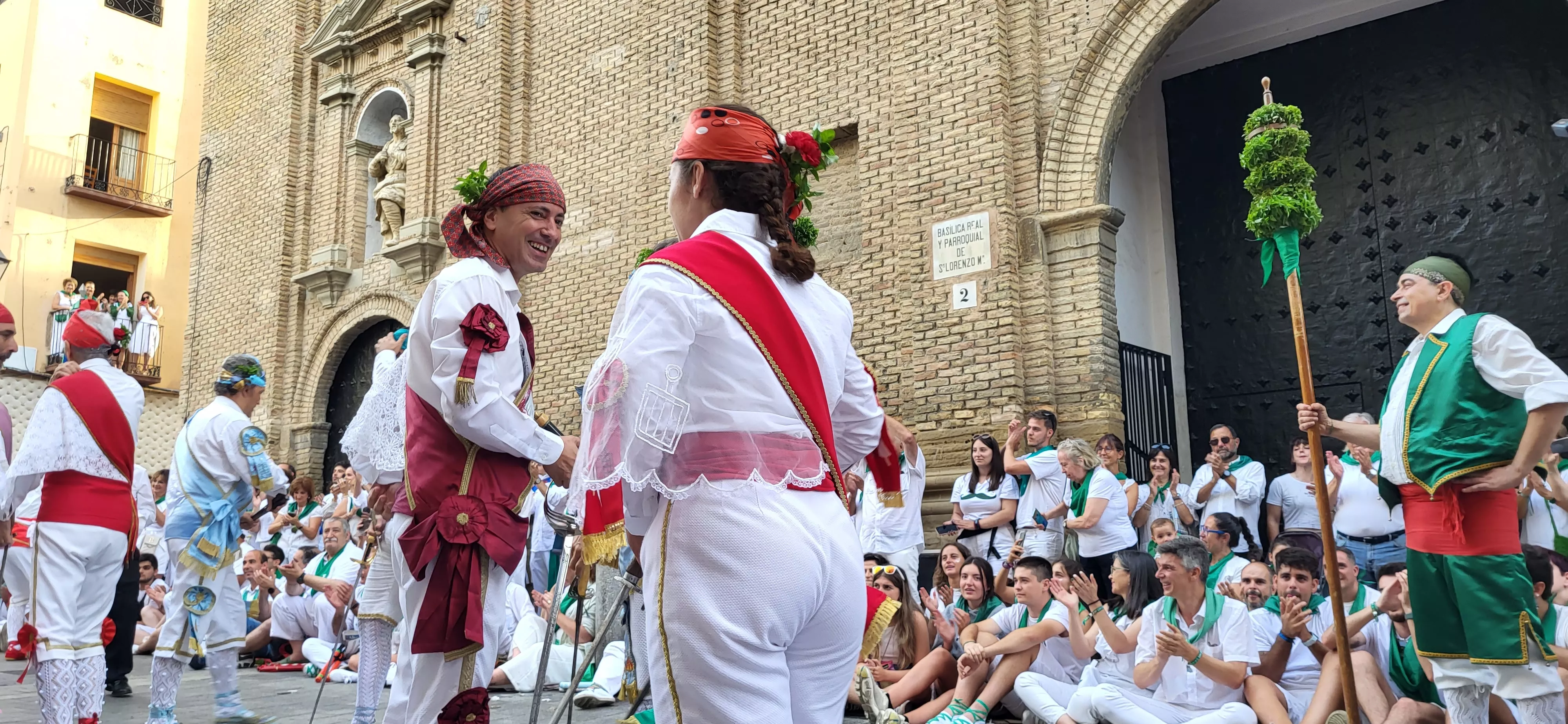 Primer baile de los Danzantes ante la basílica de San Lorenzo en 2023. Foto: Mercedes Manterola