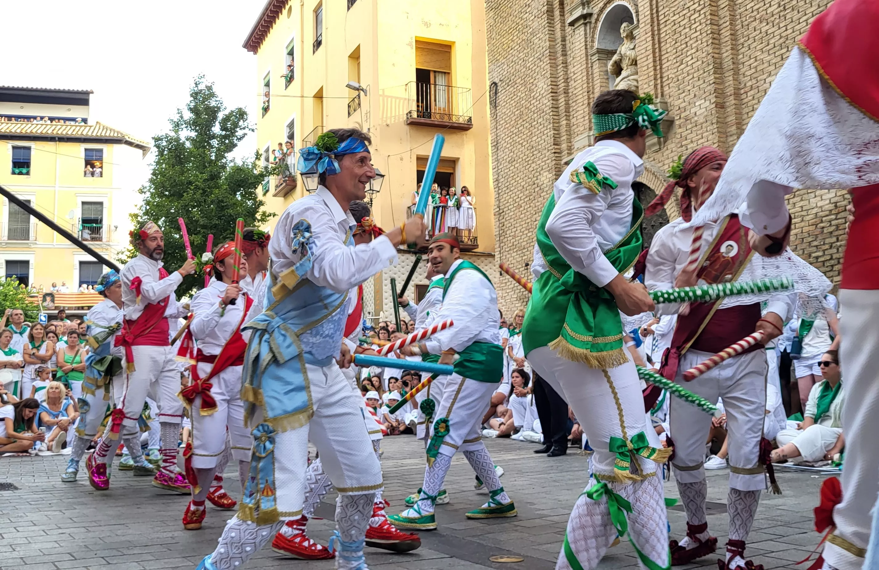 Primer baile de los Danzantes ante la basílica de San Lorenzo en 2023. Foto: Mercedes Manterola