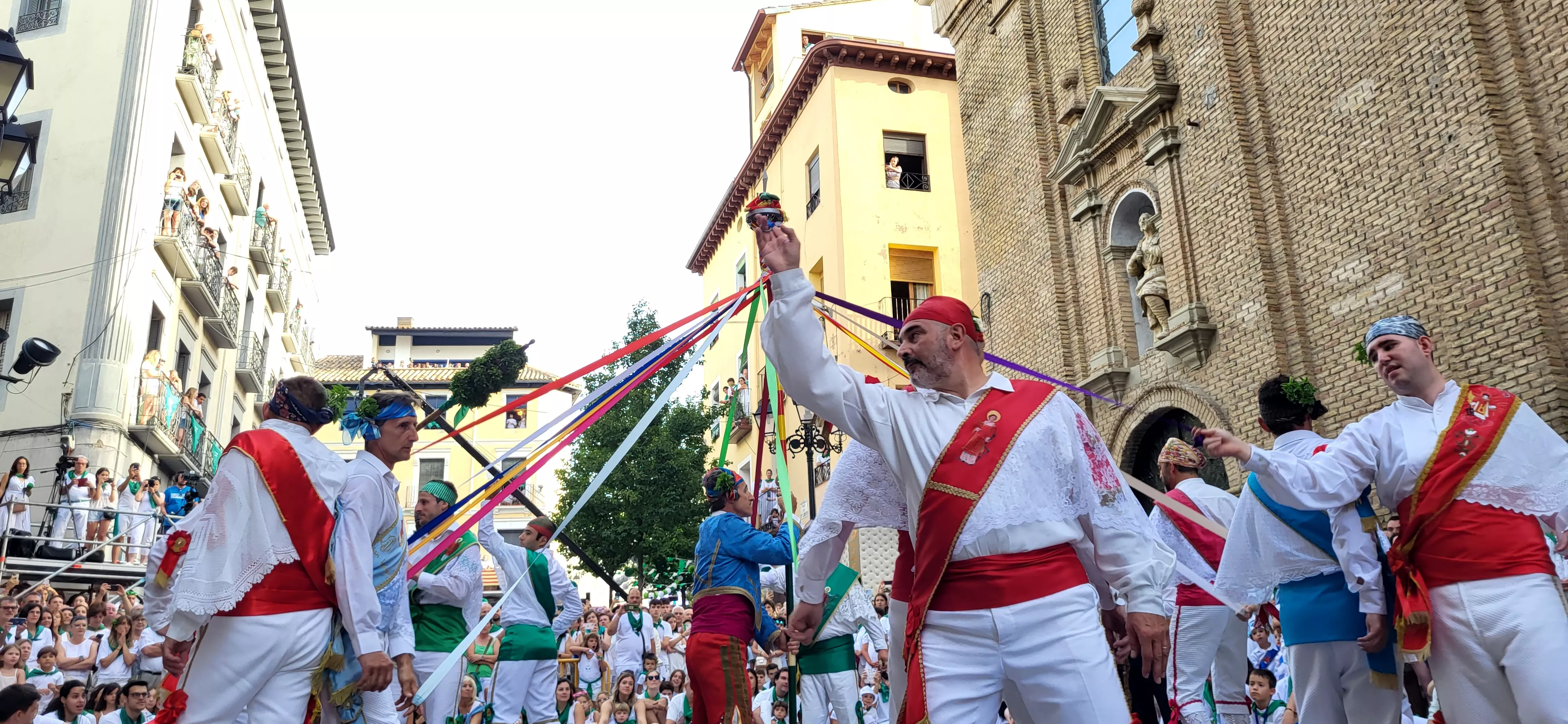 Primer baile de los Danzantes ante la basílica de San Lorenzo en 2023. Foto: Mercedes Manterola