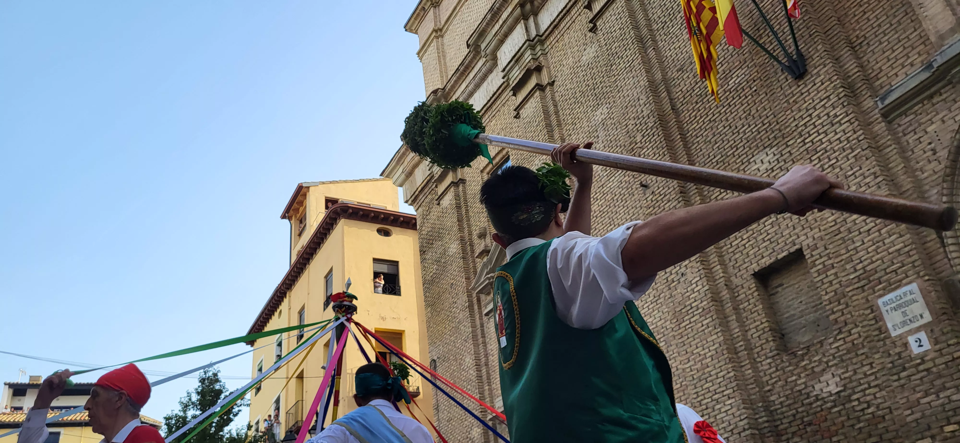 Primer baile de los Danzantes ante la basílica de San Lorenzo en 2023. Foto: Mercedes Manterola