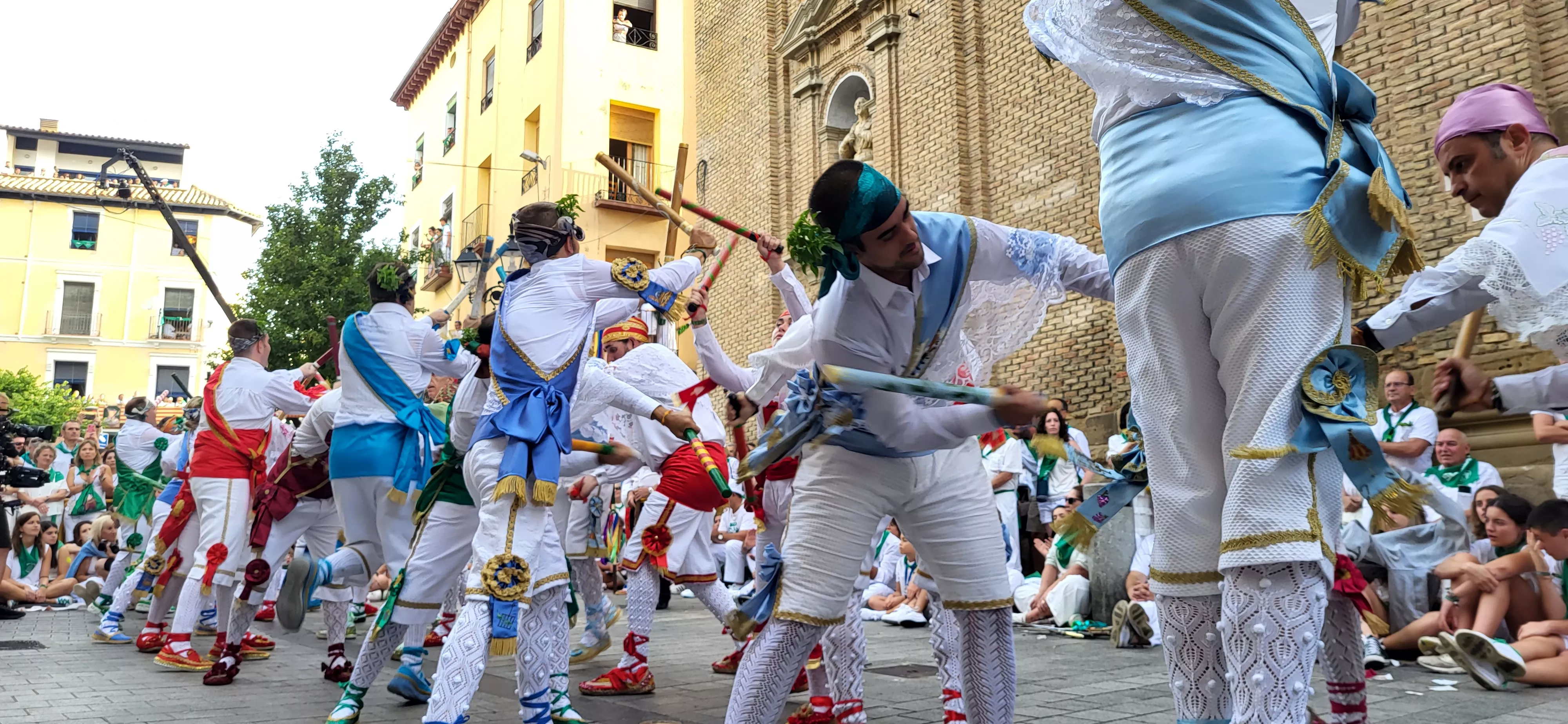 Primer baile de los Danzantes ante la basílica de San Lorenzo en 2023. Foto: Mercedes Manterola