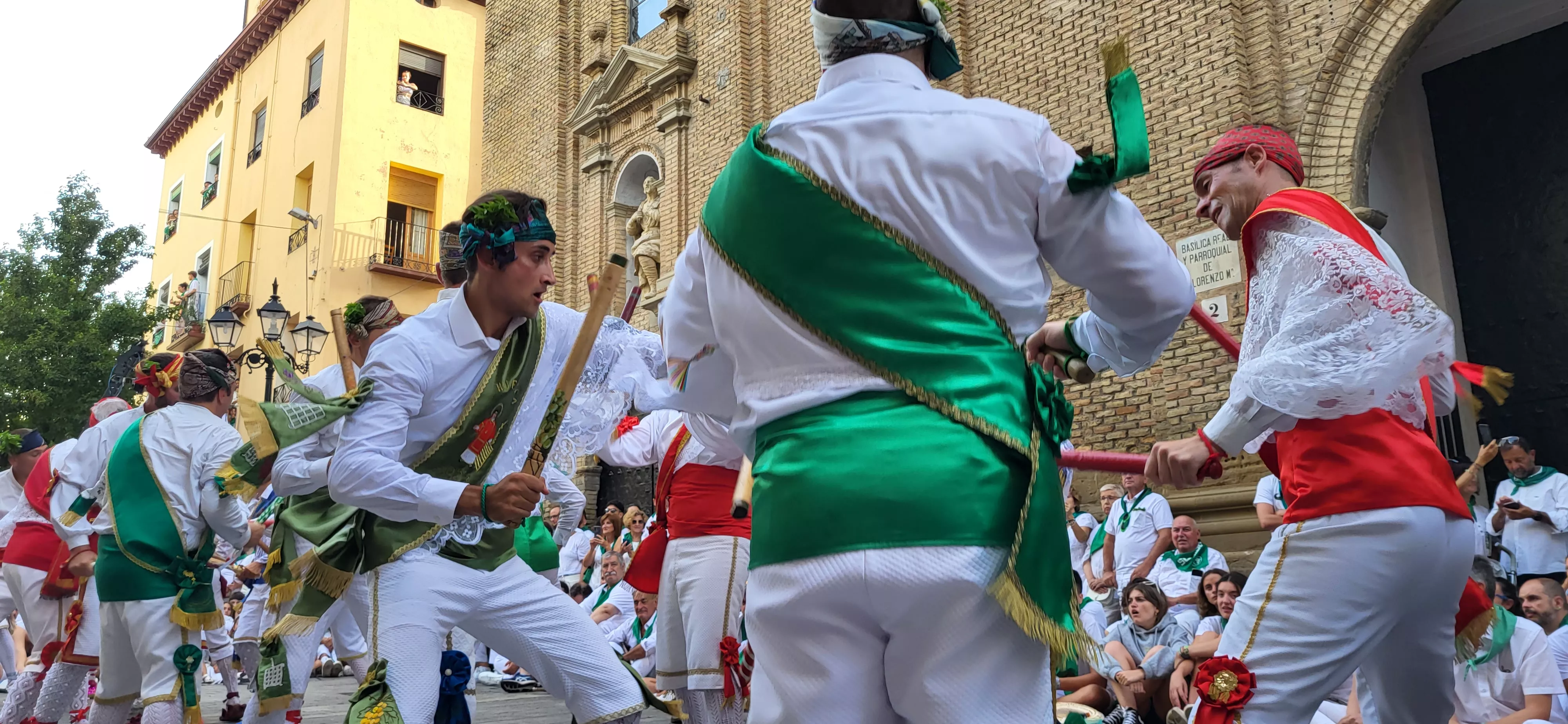 Primer baile de los Danzantes ante la basílica de San Lorenzo en 2023. Foto: Mercedes Manterola