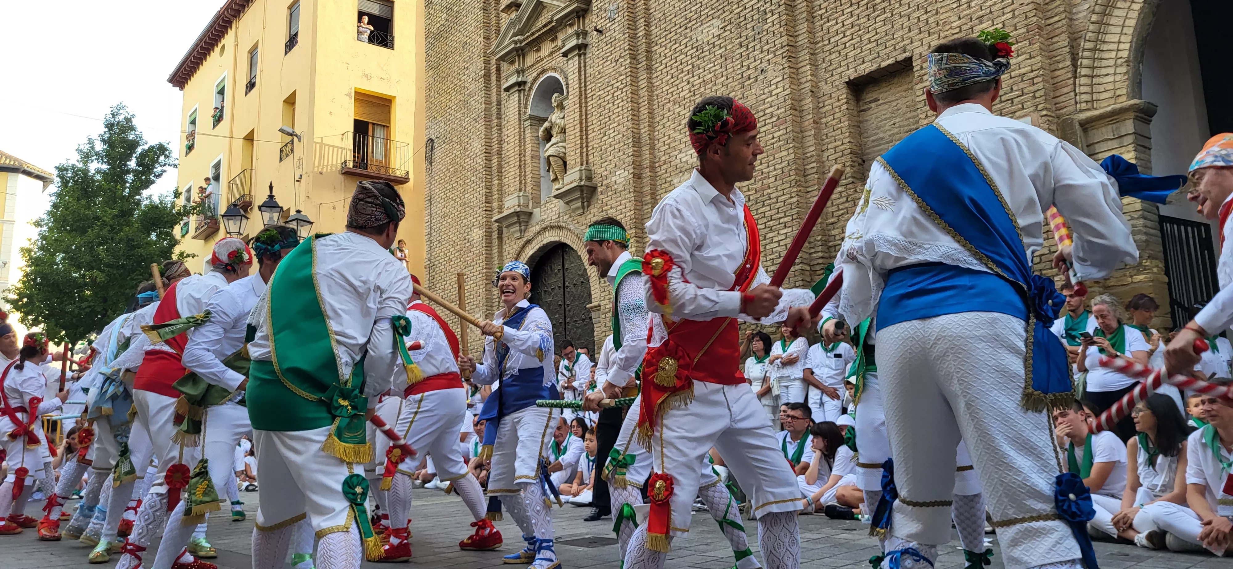 Primer baile de los Danzantes ante la basílica de San Lorenzo en 2023. Foto: Mercedes Manterola