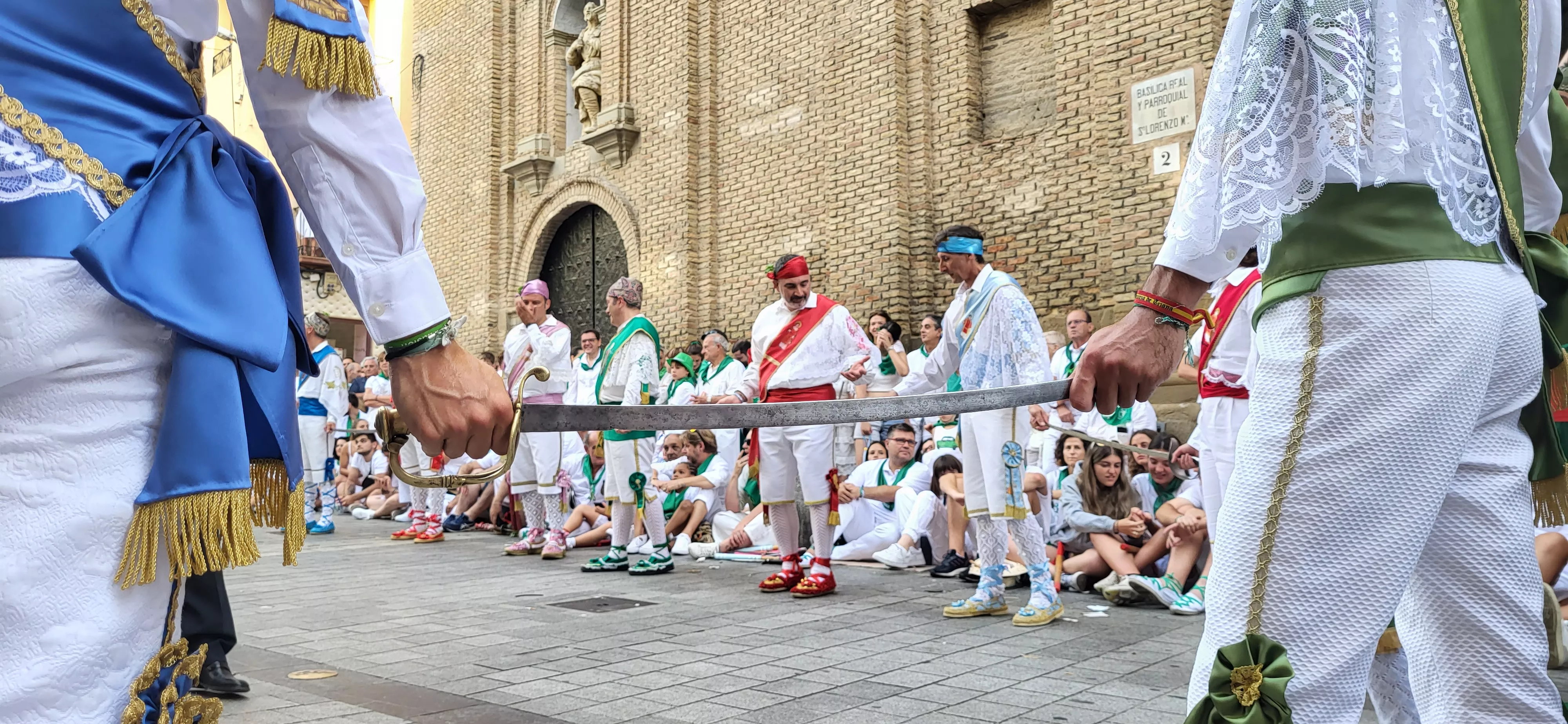 Primer baile de los Danzantes ante la basílica de San Lorenzo en 2023. Foto: Mercedes Manterola