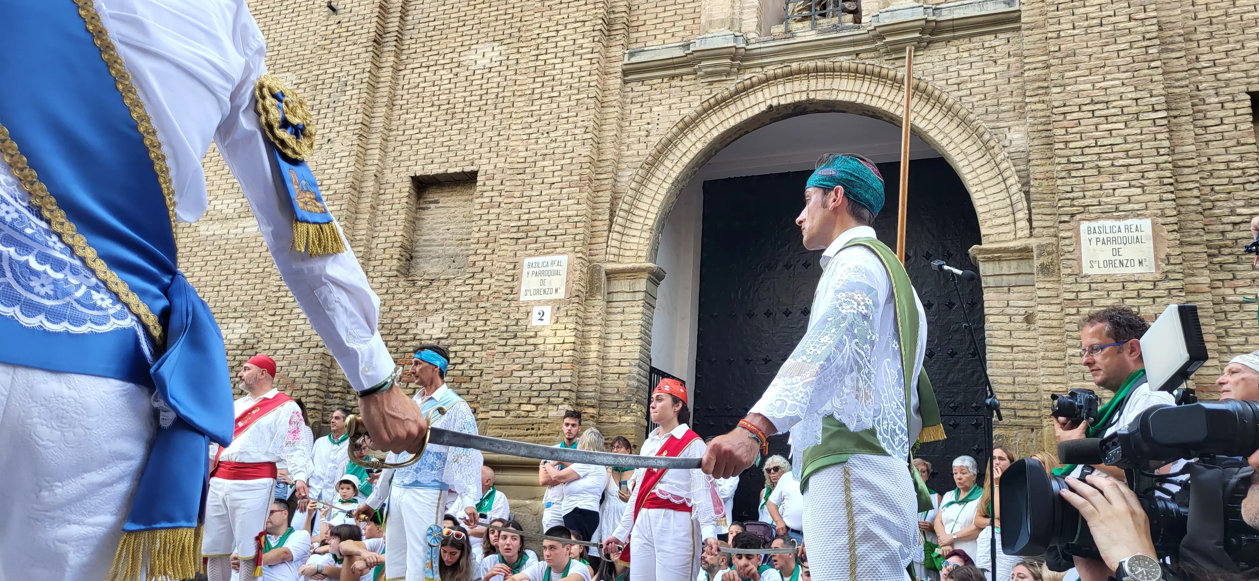 Primer baile de los Danzantes ante la basílica de San Lorenzo en 2023. Foto: Mercedes Manterola