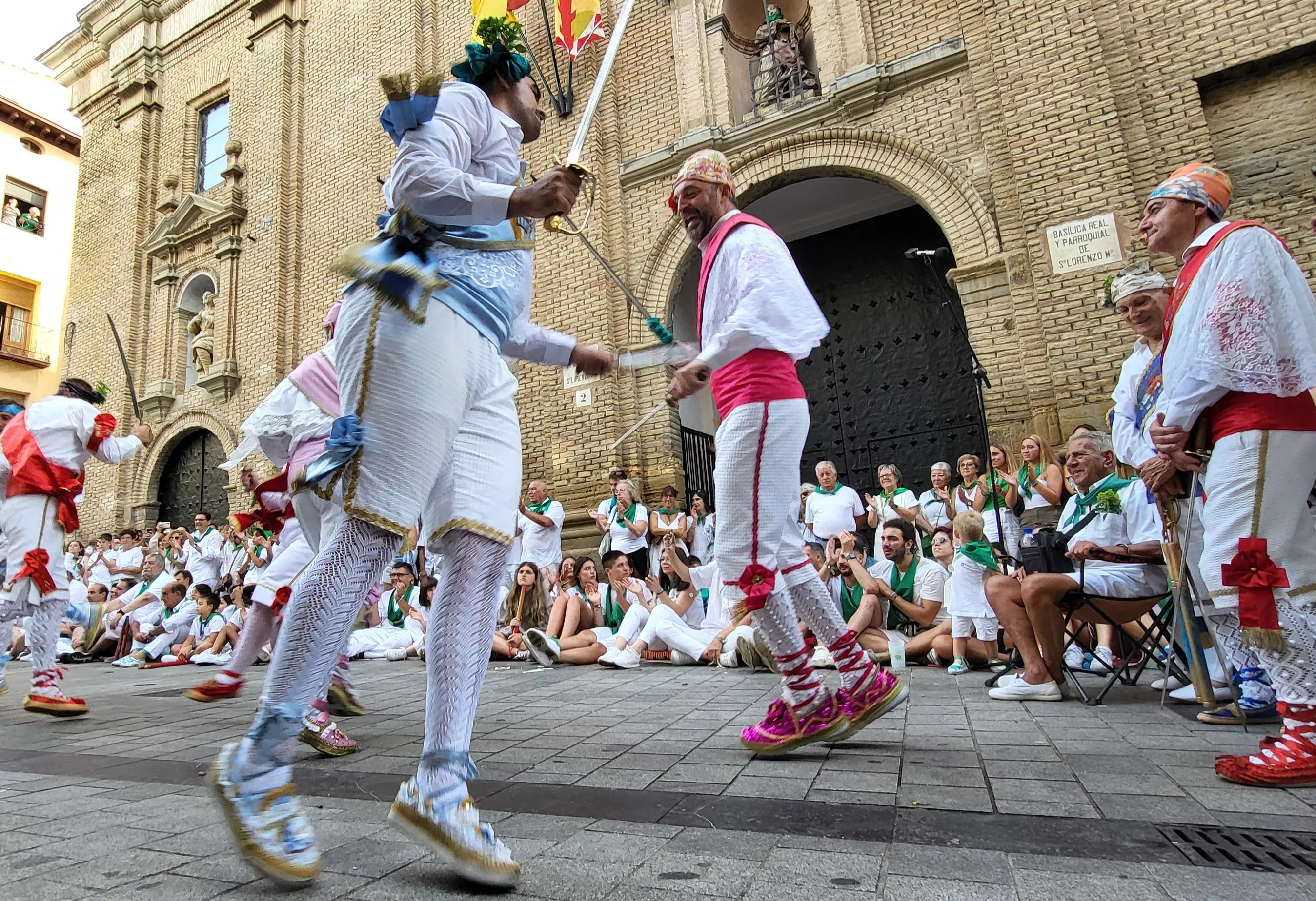Primer baile de los Danzantes ante la basílica de San Lorenzo en 2023. Foto: Mercedes Manterola