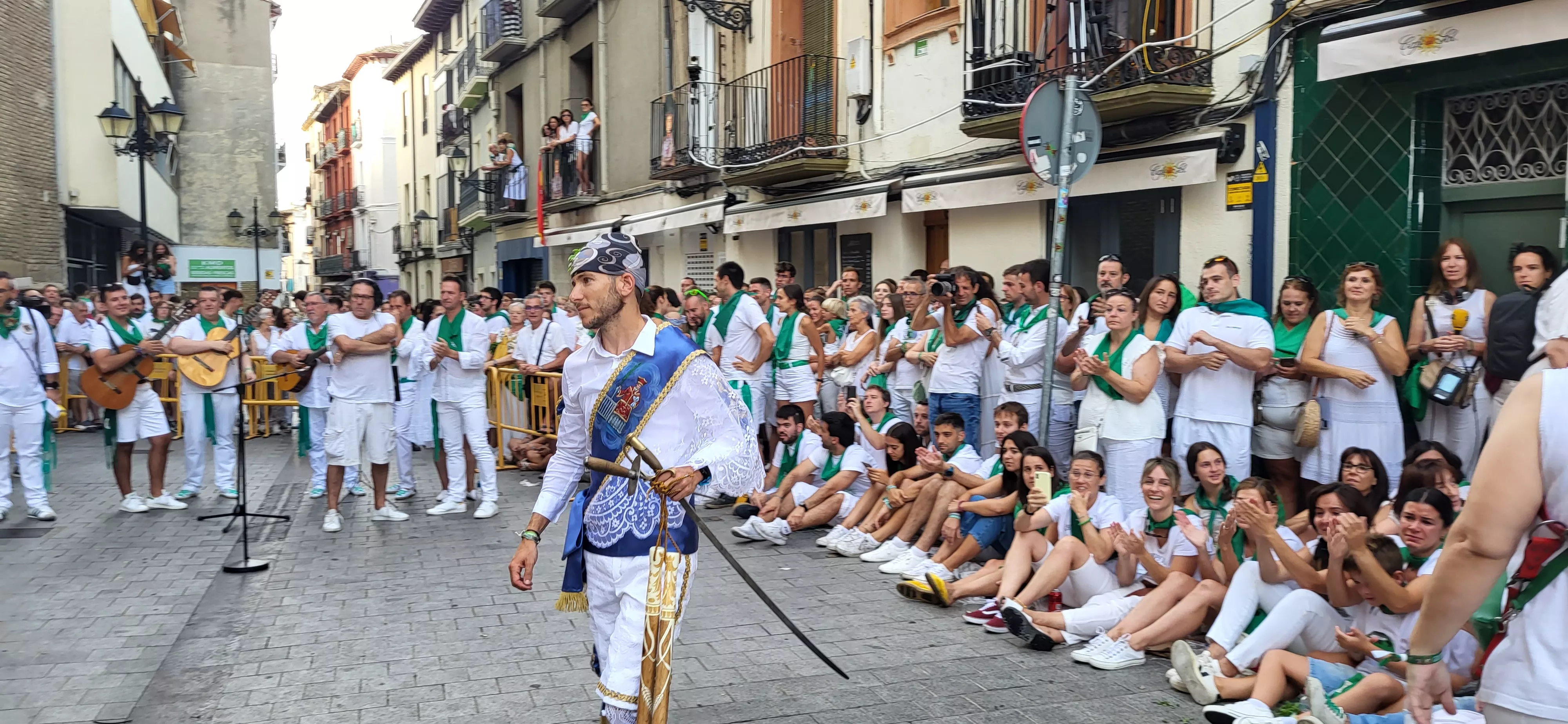 Primer baile de los Danzantes ante la basílica de San Lorenzo en 2023. Foto: Mercedes Manterola