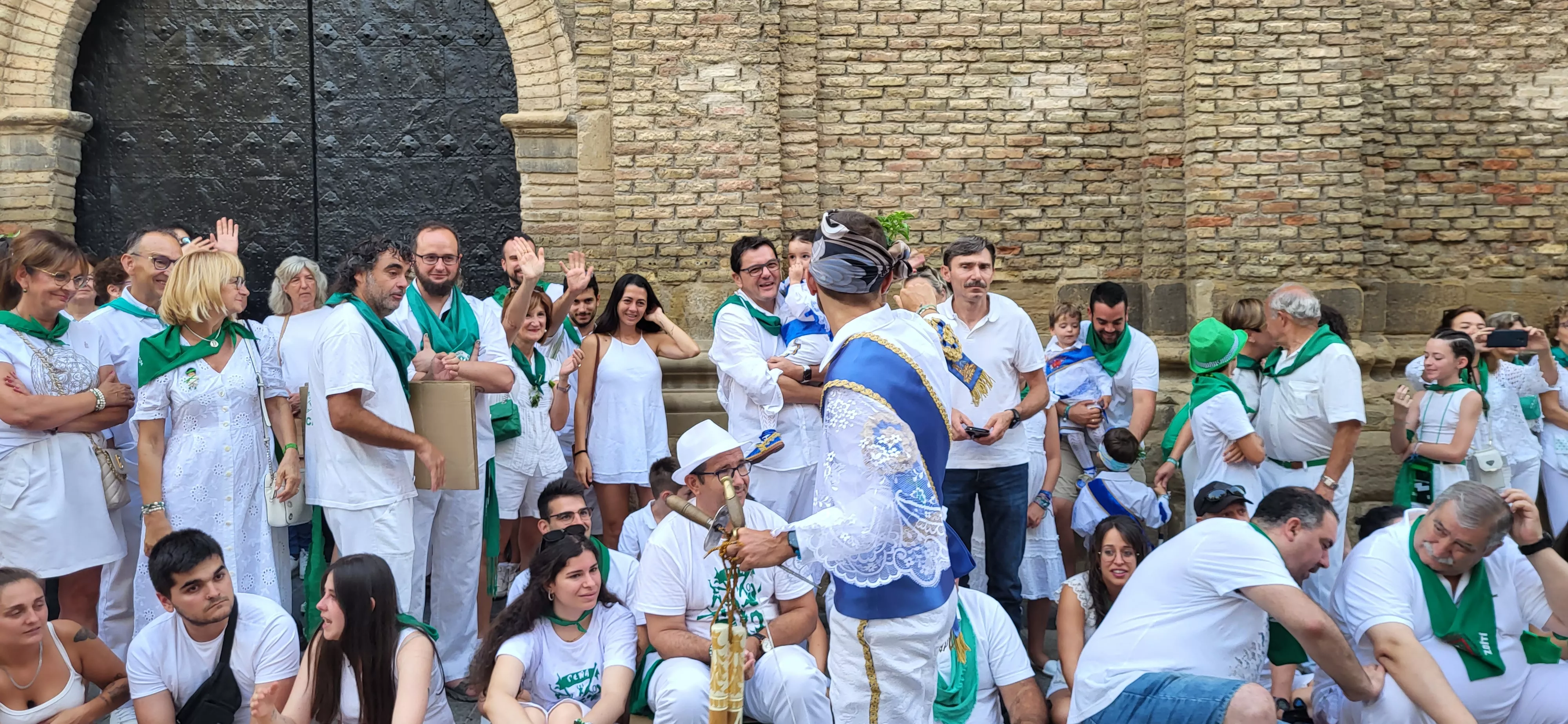 Primer baile de los Danzantes ante la basílica de San Lorenzo en 2023. Foto: Mercedes Manterola