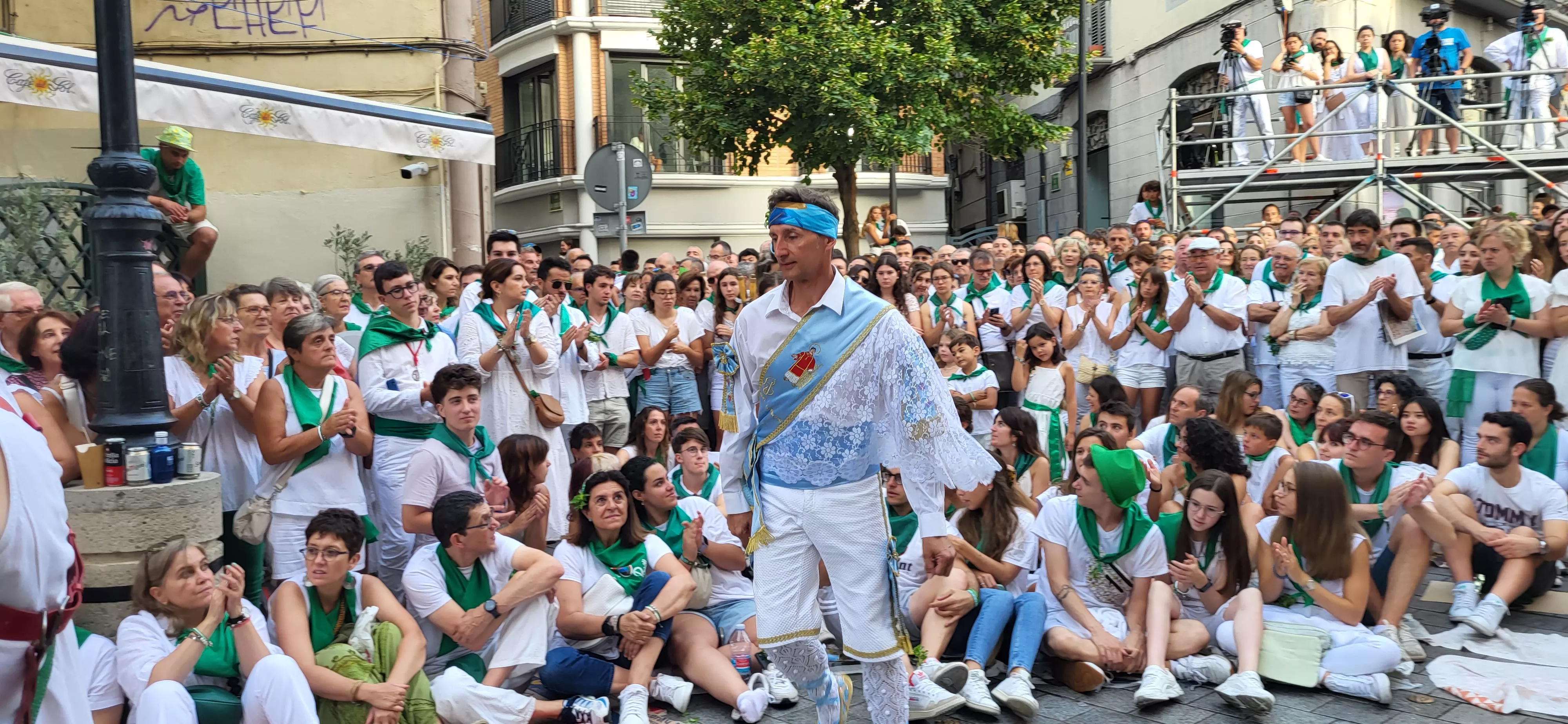 Primer baile de los Danzantes ante la basílica de San Lorenzo en 2023. Foto: Mercedes Manterola