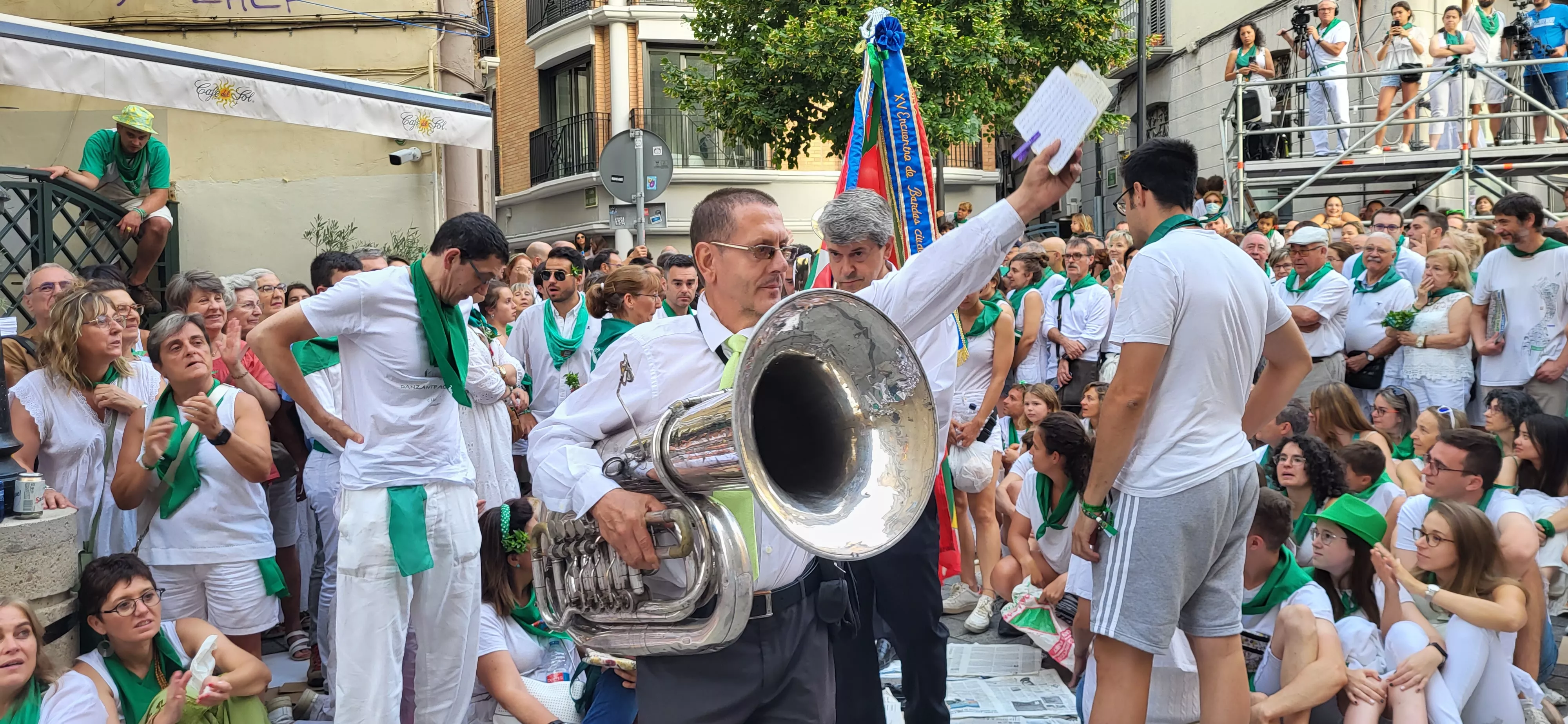 Primer baile de los Danzantes ante la basílica de San Lorenzo en 2023. Foto: Mercedes Manterola