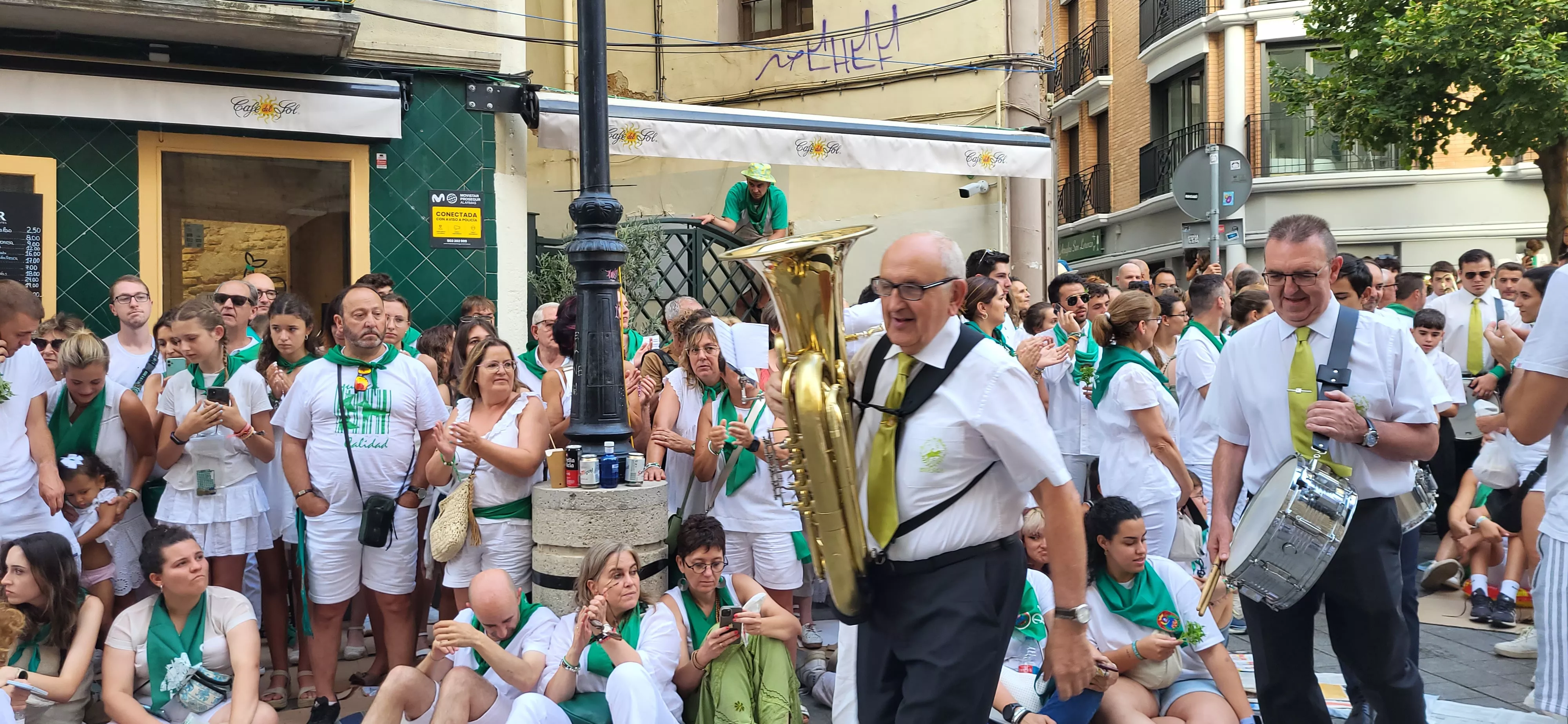 Primer baile de los Danzantes ante la basílica de San Lorenzo en 2023. Foto: Mercedes Manterola
