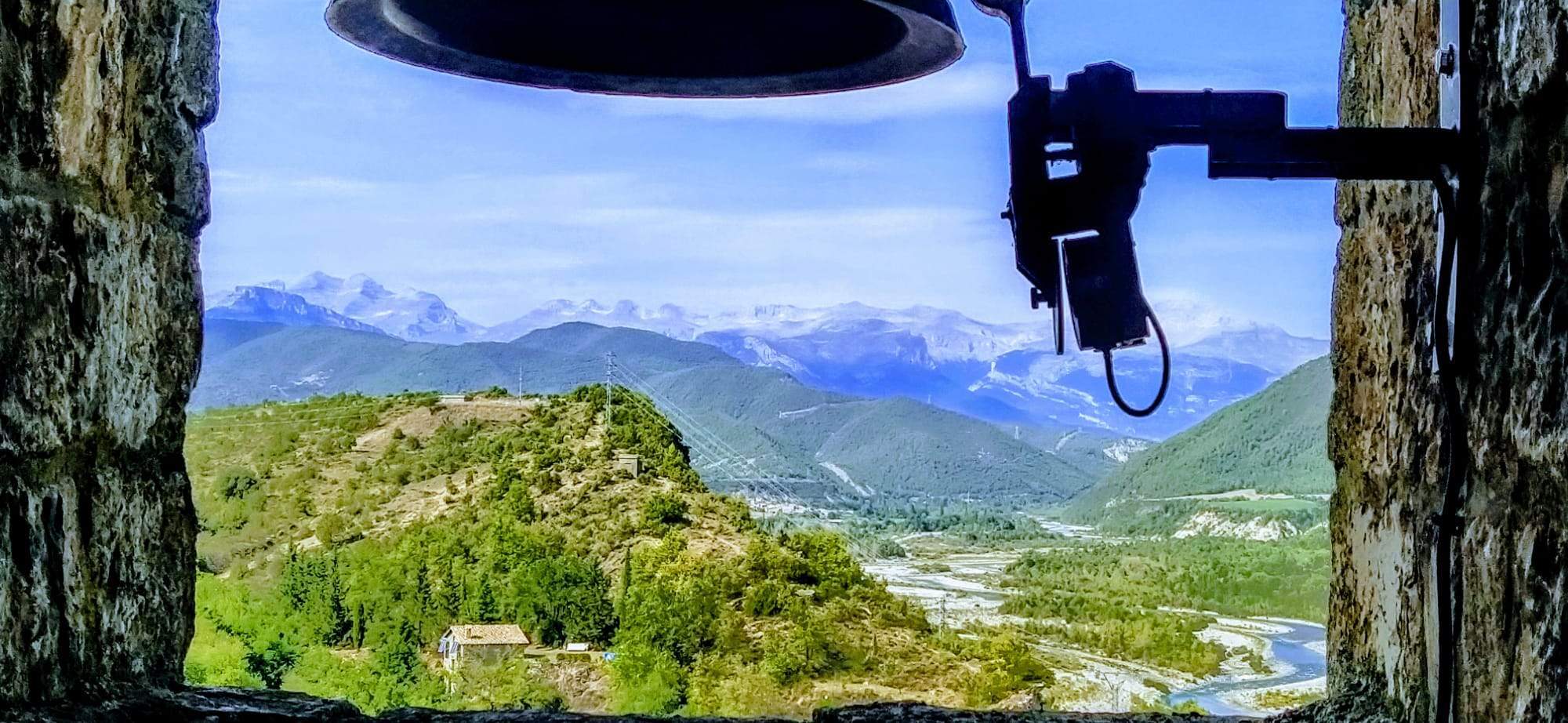 Un día con un cielo enmarañado de nubes y la calima que no permitía ver con nitidez el Pirineo. Foto Joaquín Santafé 