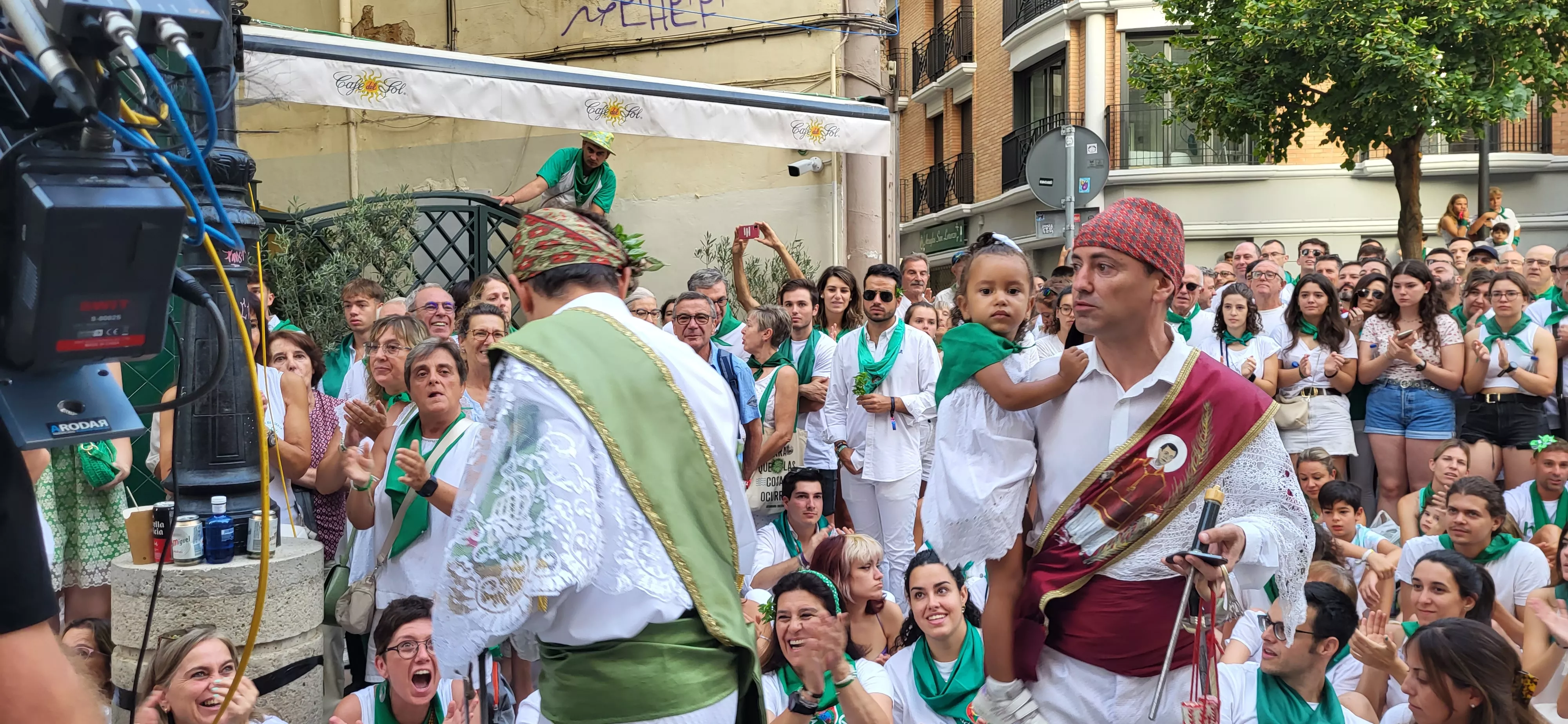 Primer baile de los Danzantes ante la basílica de San Lorenzo en 2023. Foto: Mercedes Manterola