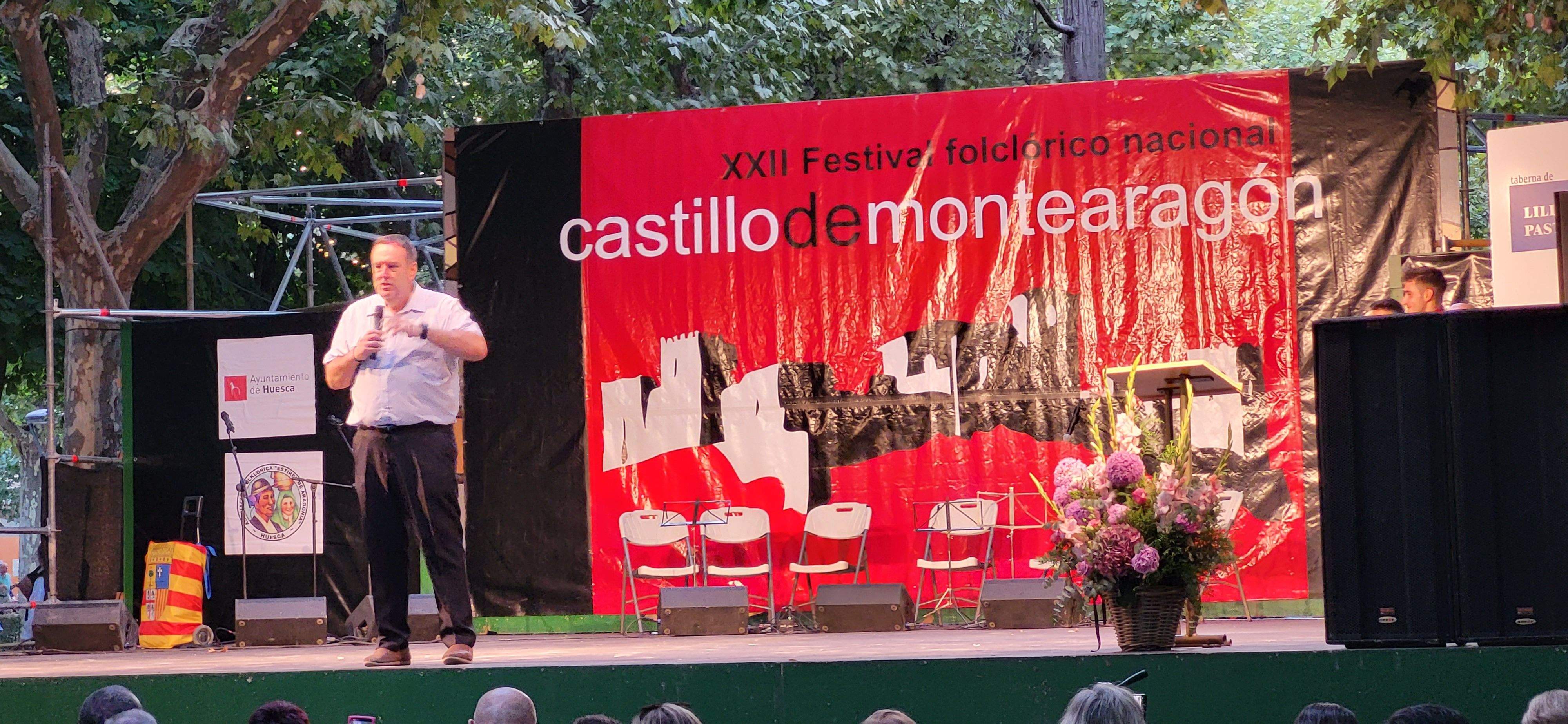 El director de eldiariodehuesca.com, Javier García Antón, fue el conductor del acto y en sus primeras palabras hizo una encendida defensa de la jota.