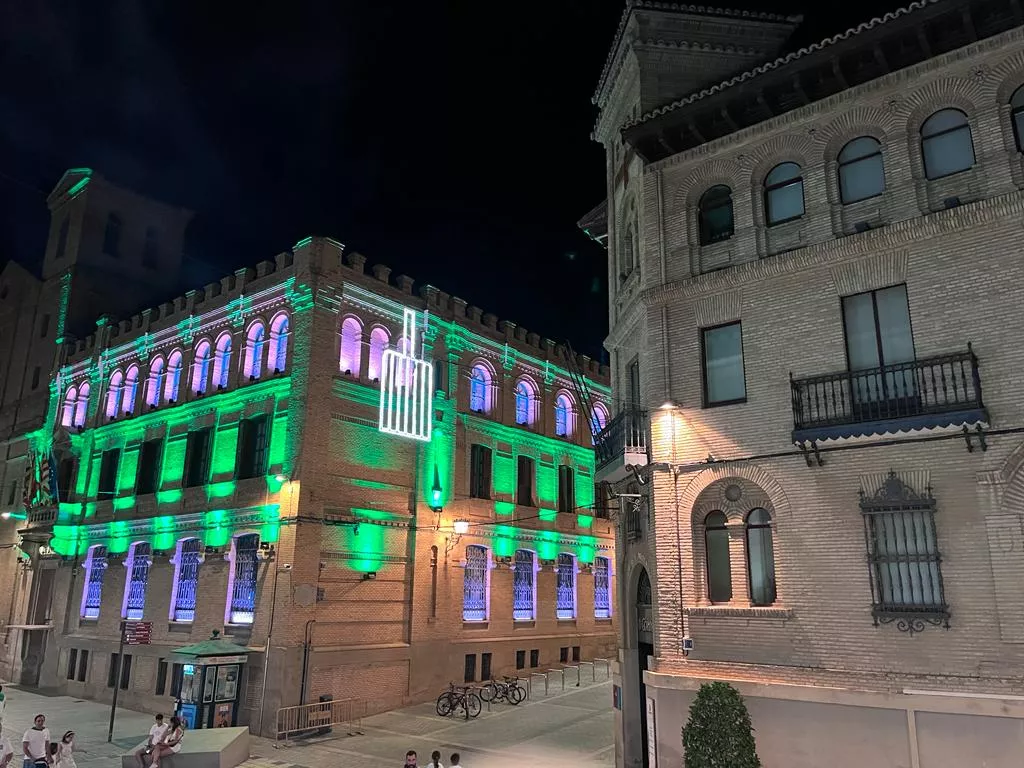La sede de la Comarca de La Hoya se viste de blanco y verde el día de San Lorenzo.