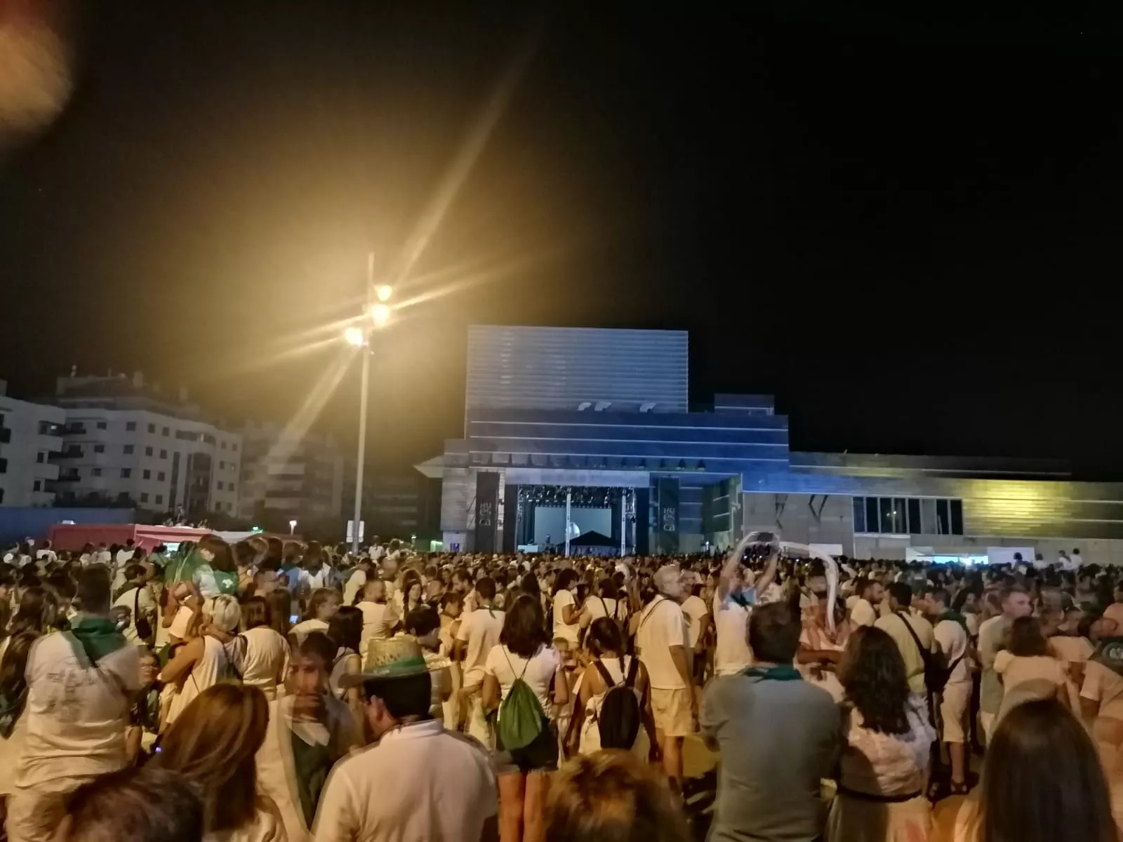 El público, esperando a Lola Índigo.