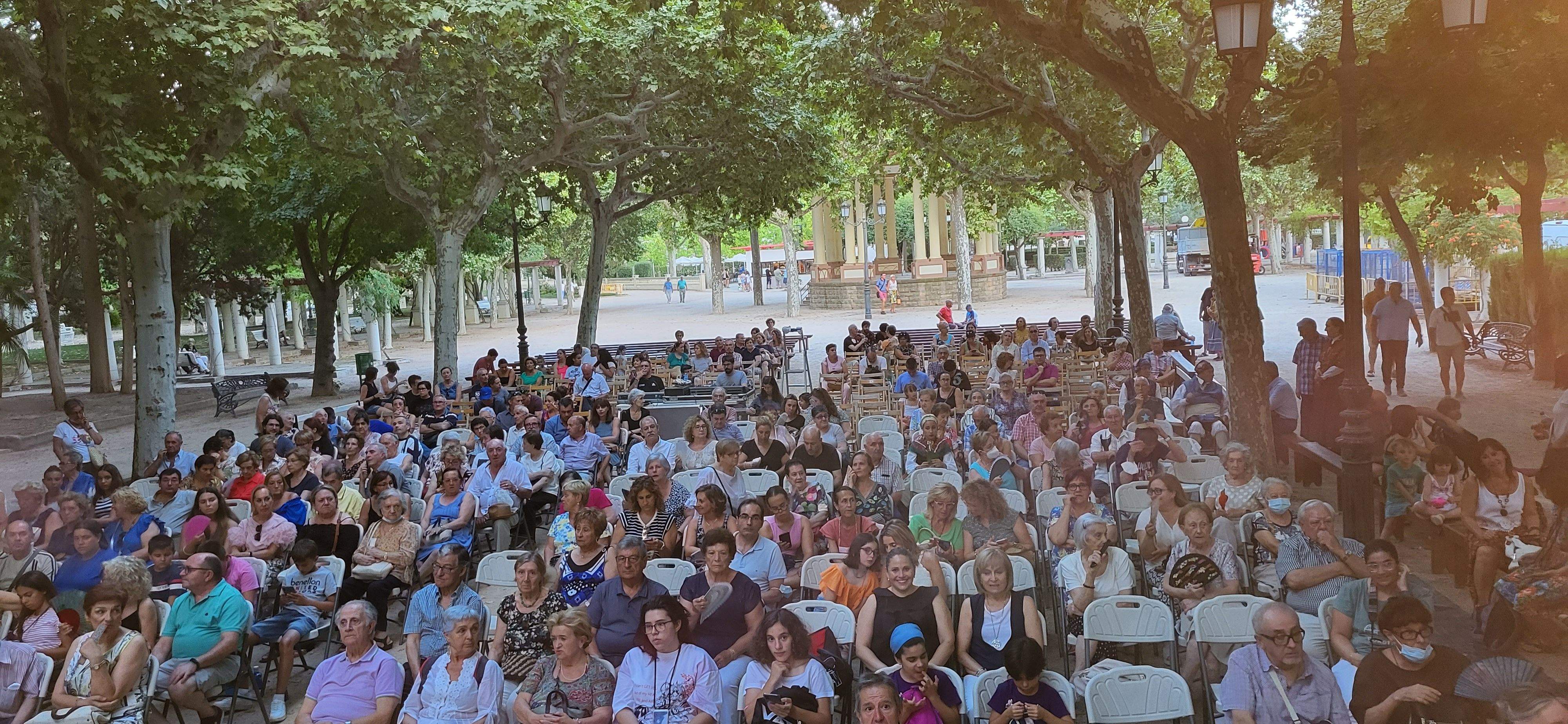 El público ocupó todos los asientos dispuestos en el paseo Carlos Vidal del Parque Miguel Servet, donde se desarrolló todo el festival.
