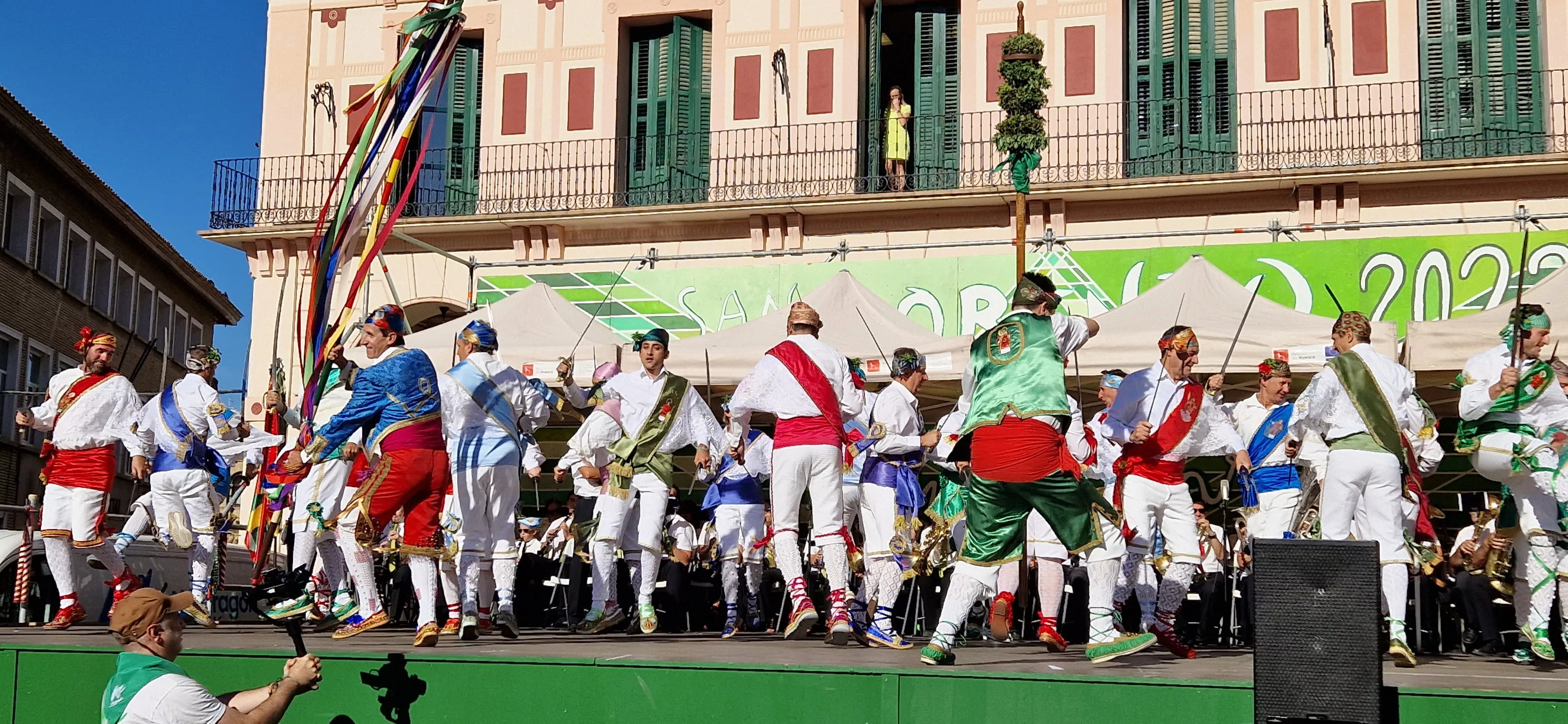 Los danzantes han actuado en la Fiesta del Comercio como es tradicional. Foto Myriam Martínez