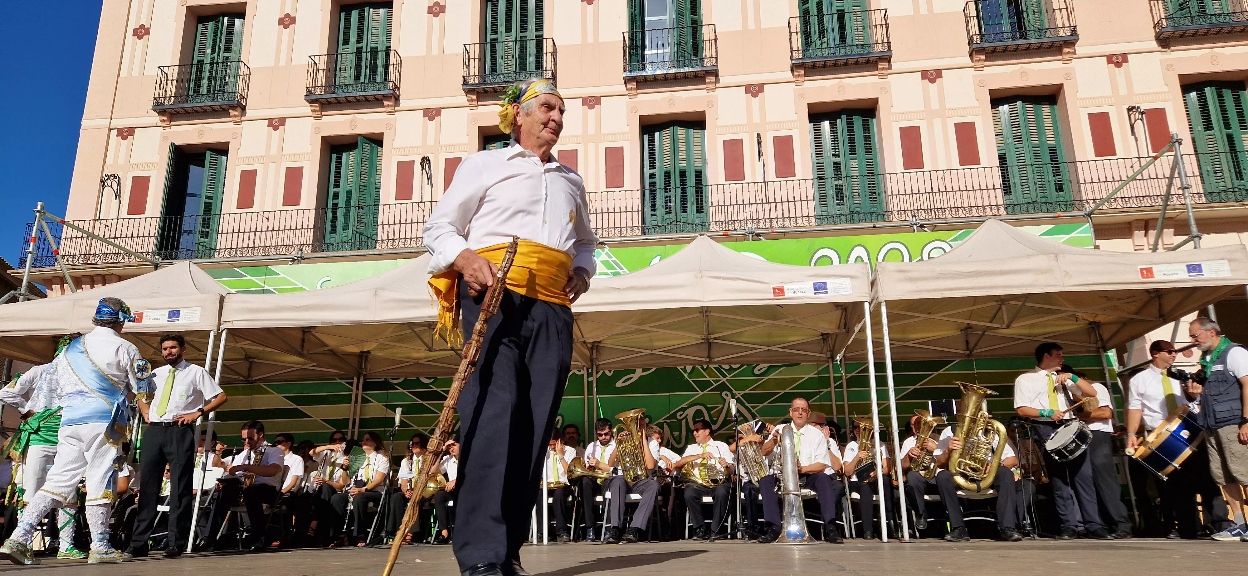 Los danzantes han actuado en la Fiesta del Comercio como es tradicional. Foto Myriam Martínez