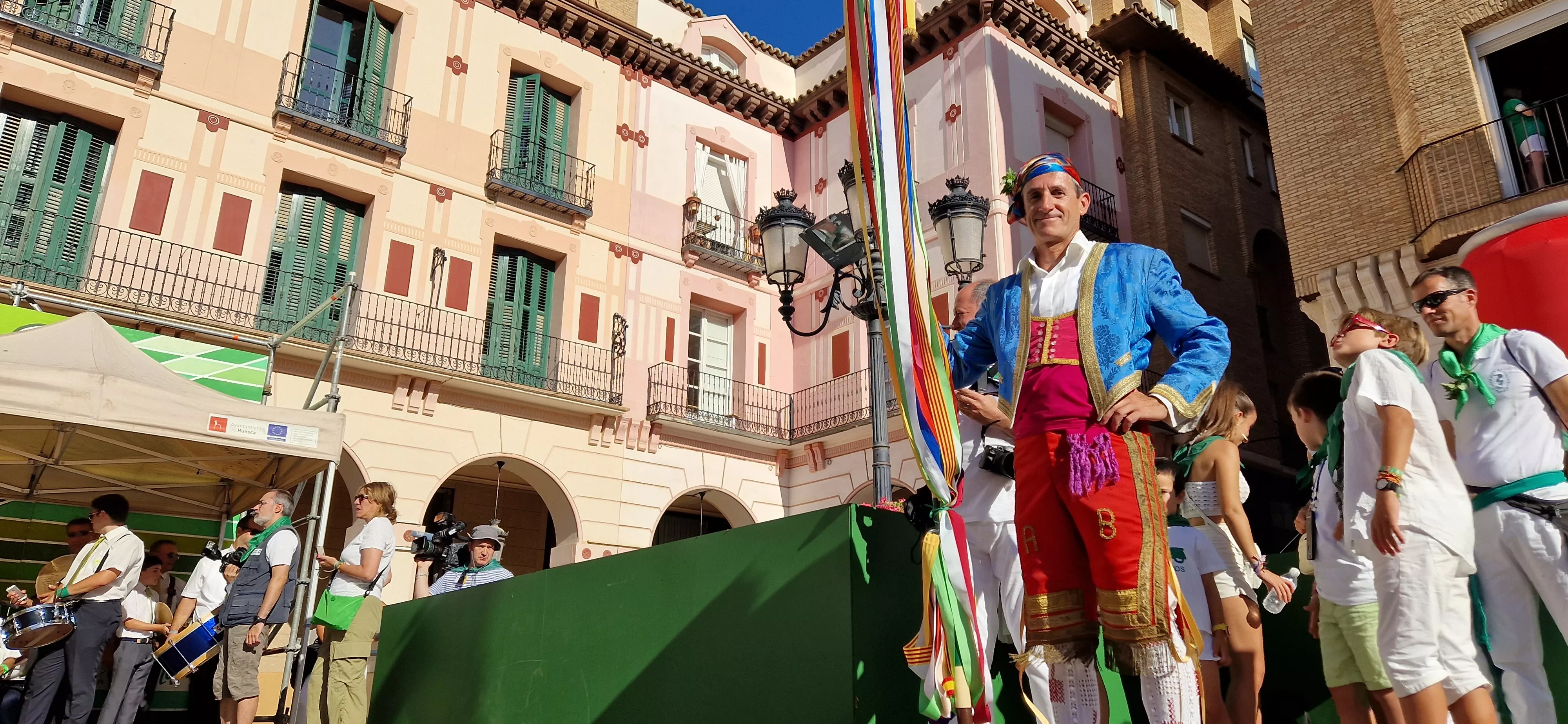 Los danzantes han actuado en la Fiesta del Comercio como es tradicional. Foto Myriam Martínez