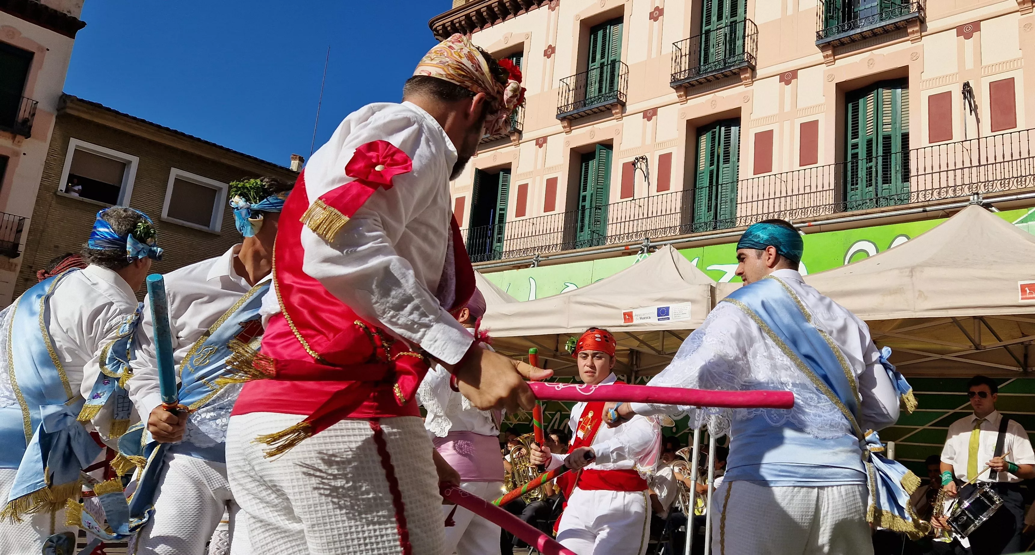 Los danzantes han actuado en la Fiesta del Comercio como es tradicional. Foto Myriam Martínez