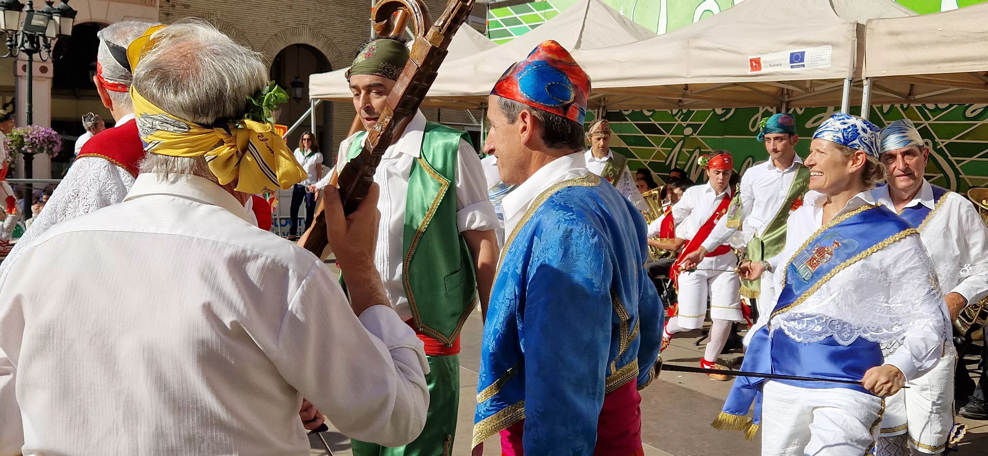 Los danzantes han actuado en la Fiesta del Comercio como es tradicional. Foto Myriam Martínez