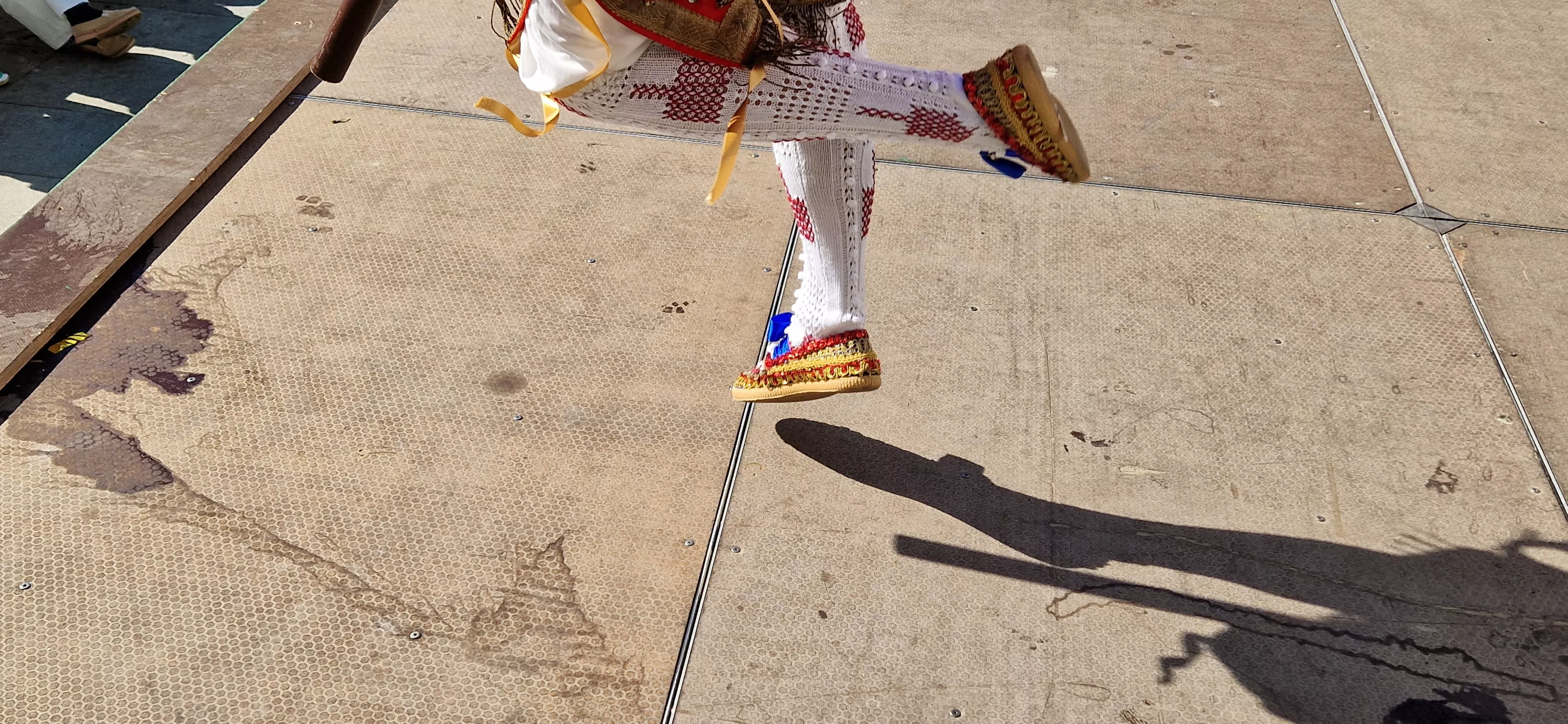 Los danzantes han actuado en la Fiesta del Comercio como es tradicional. Foto Myriam Martínez