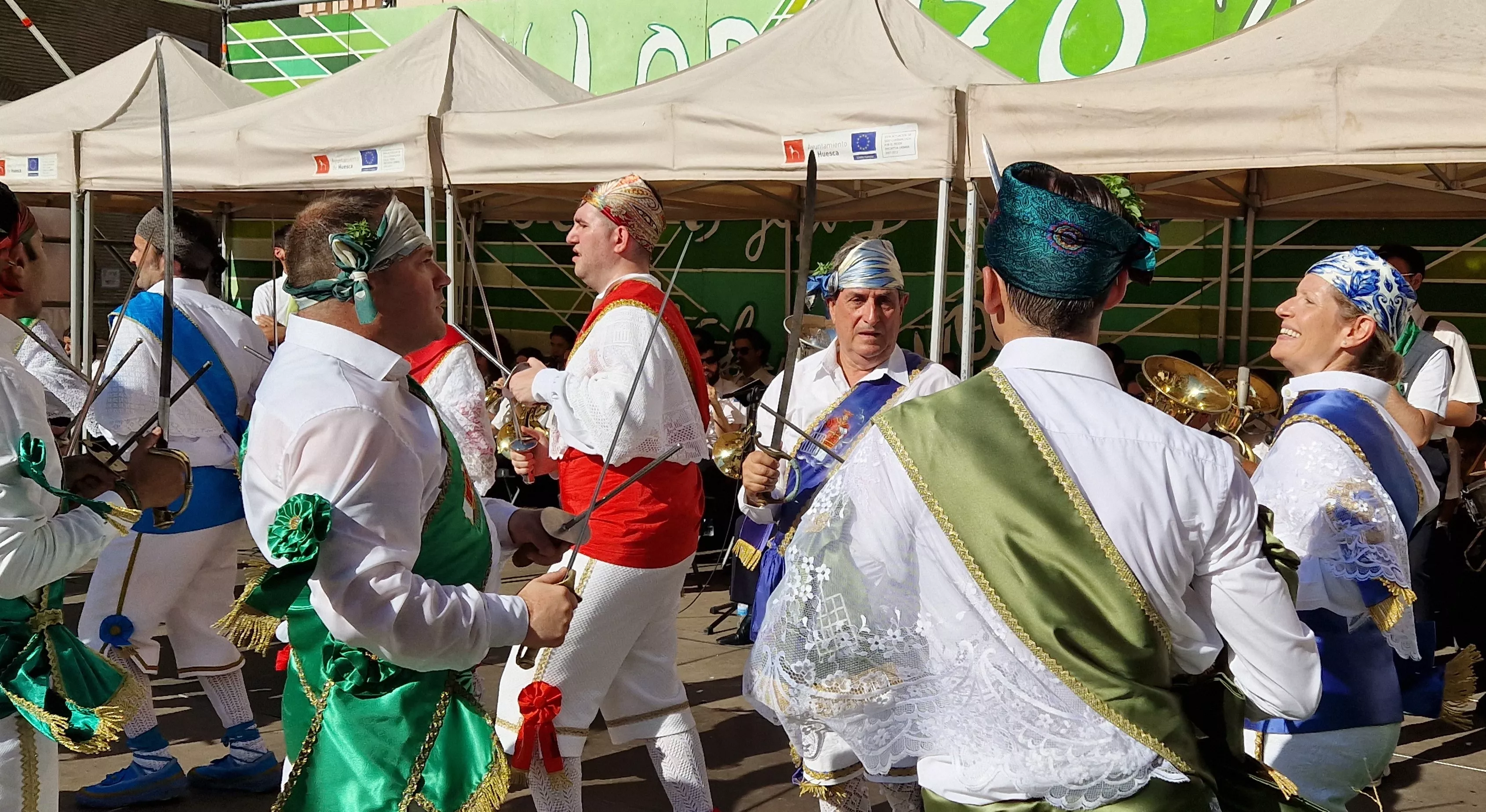 Los danzantes han actuado en la Fiesta del Comercio como es tradicional. Foto Myriam Martínez
