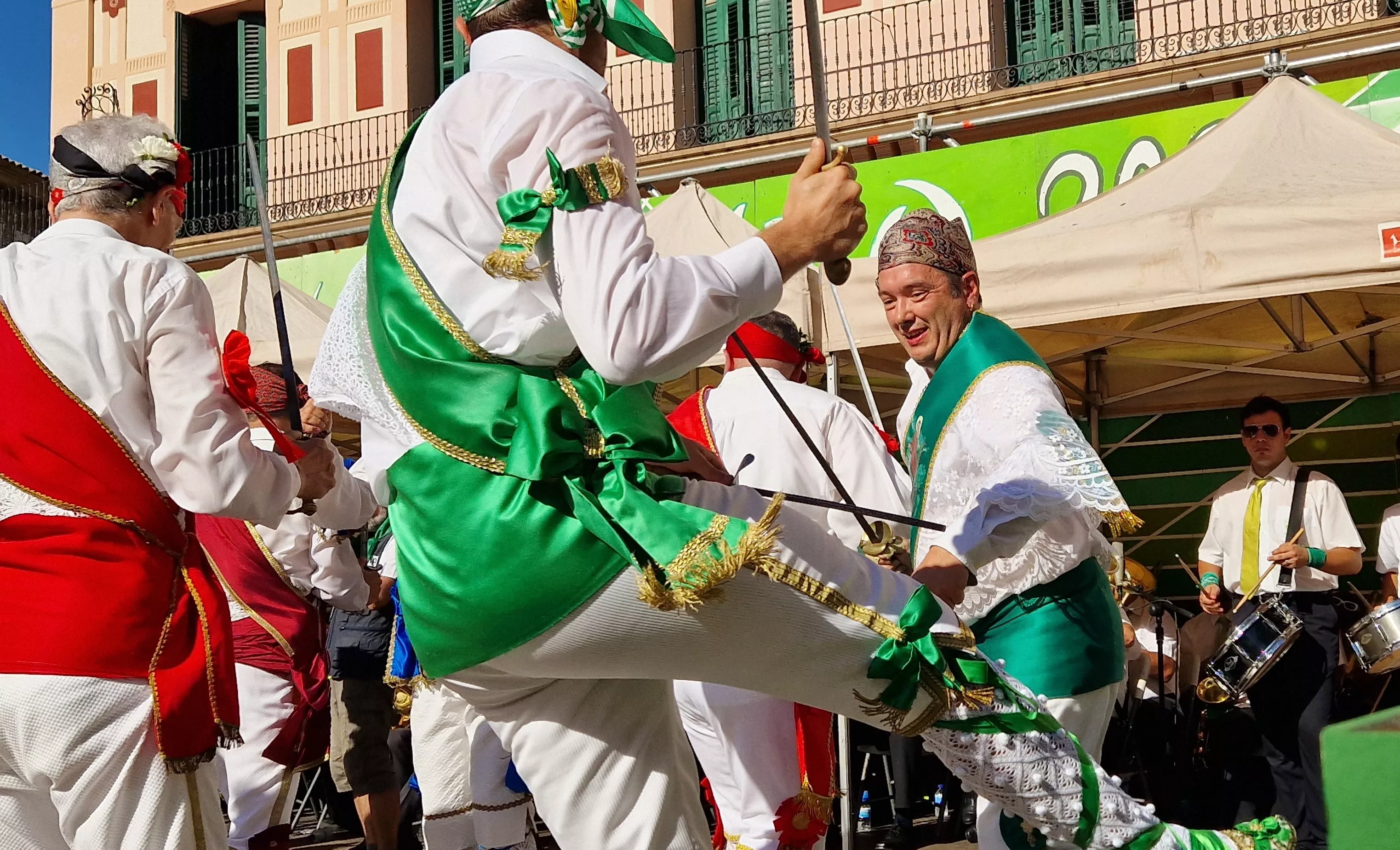 Los danzantes han actuado en la Fiesta del Comercio como es tradicional. Foto Myriam Martínez