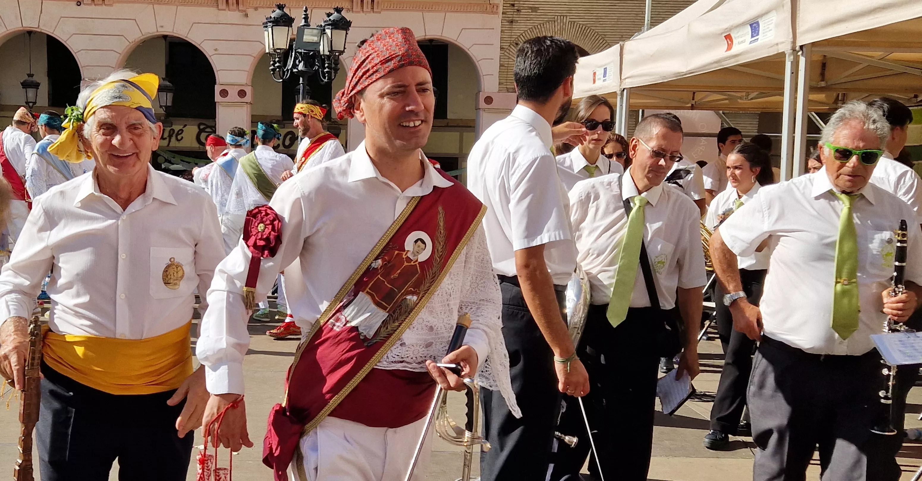 Los danzantes han actuado en la Fiesta del Comercio como es tradicional. Foto Myriam Martínez