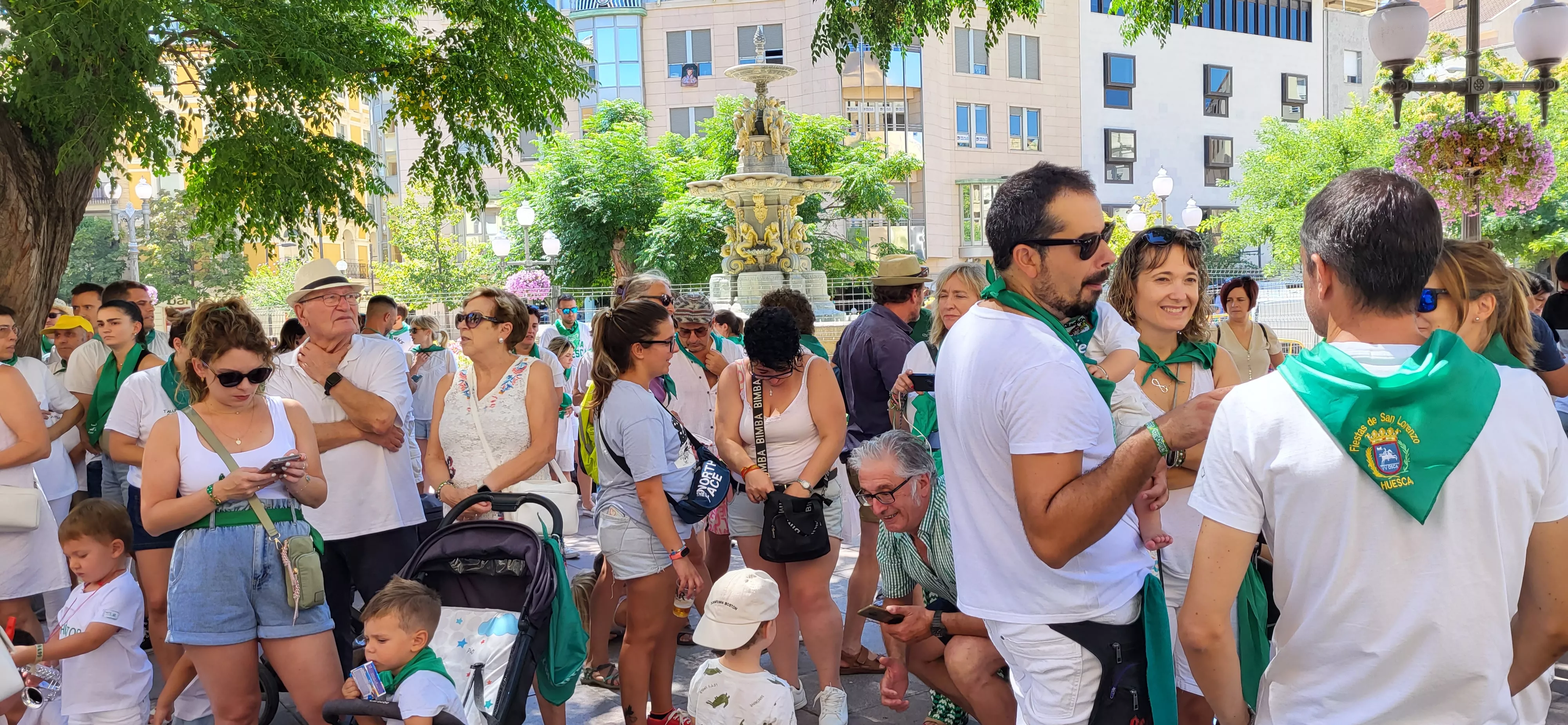 Encuentro de charangas de peñas en la plaza de Navarra. Foto: Mercedes Manterola